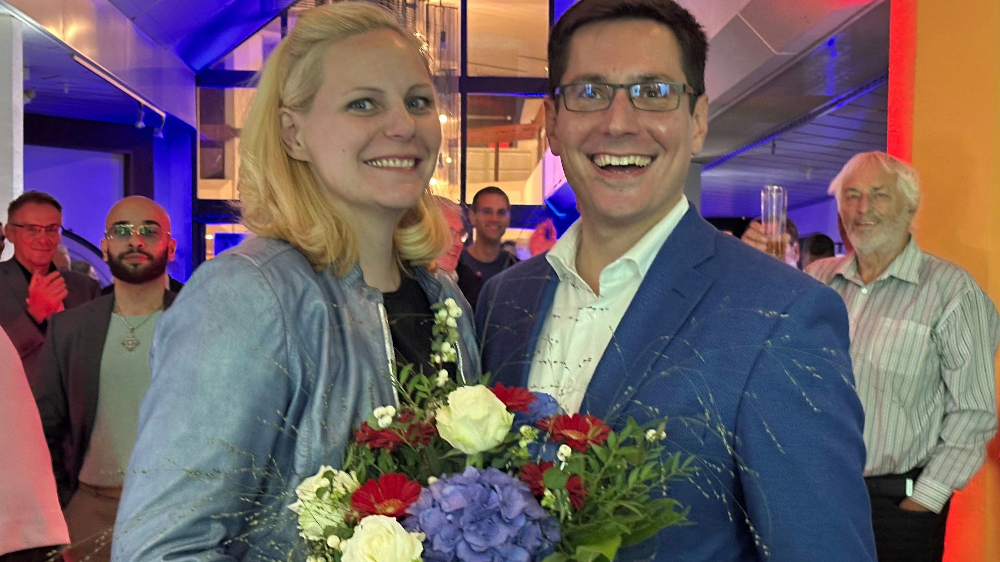 Bürgermeister Dr. Max Leitterstorf zusammen mit Gattin Sandra als er zur Wiederwahl beglückwünscht wurde.