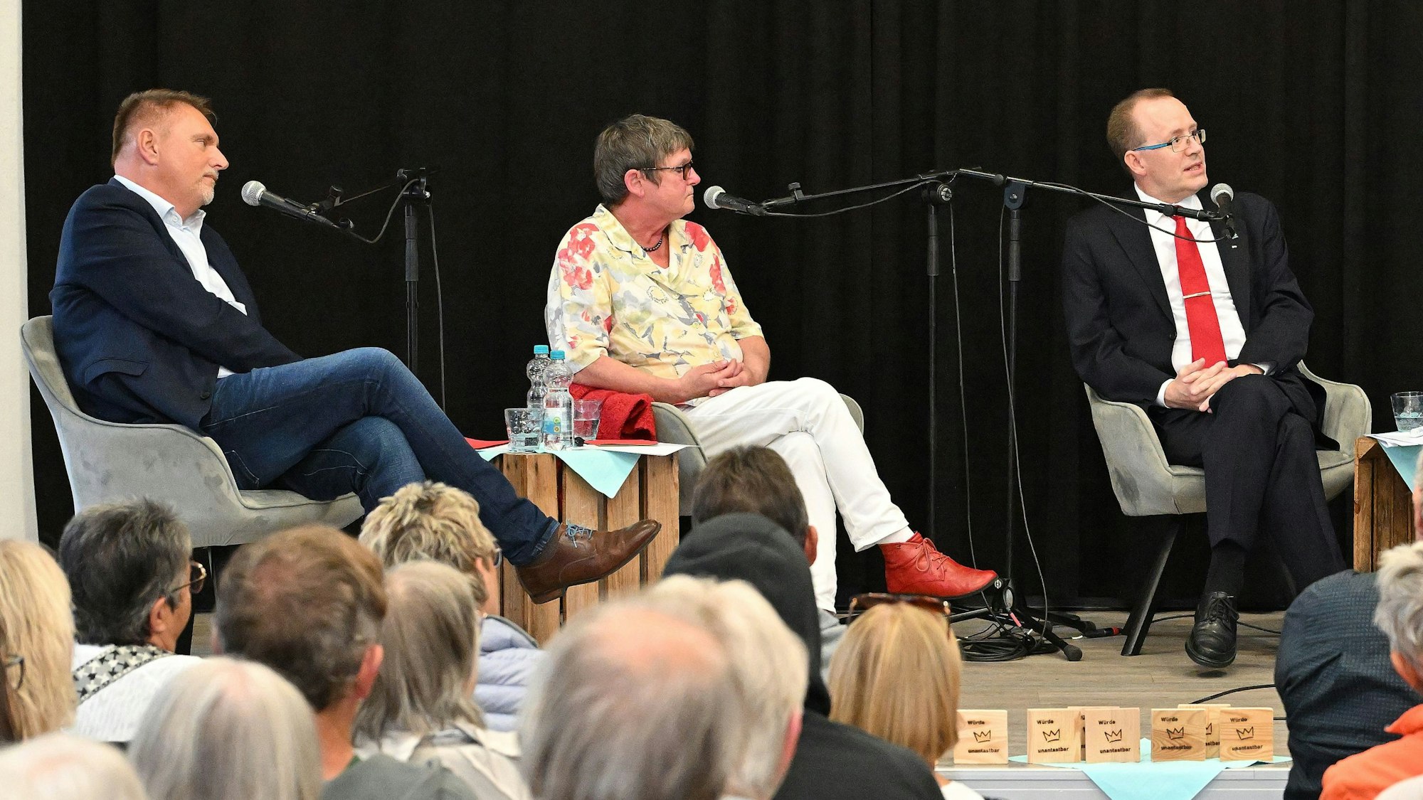 Podiumsdiskussion mit den Bürgermeisterkandidaten. v.l. Michael Eyer, Dagmar Keller-Bartel, Hans Schlömer, Guido Wagner