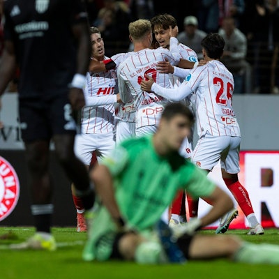 Großer Jubel bei Fortuna Köln nach dem Ausgleich