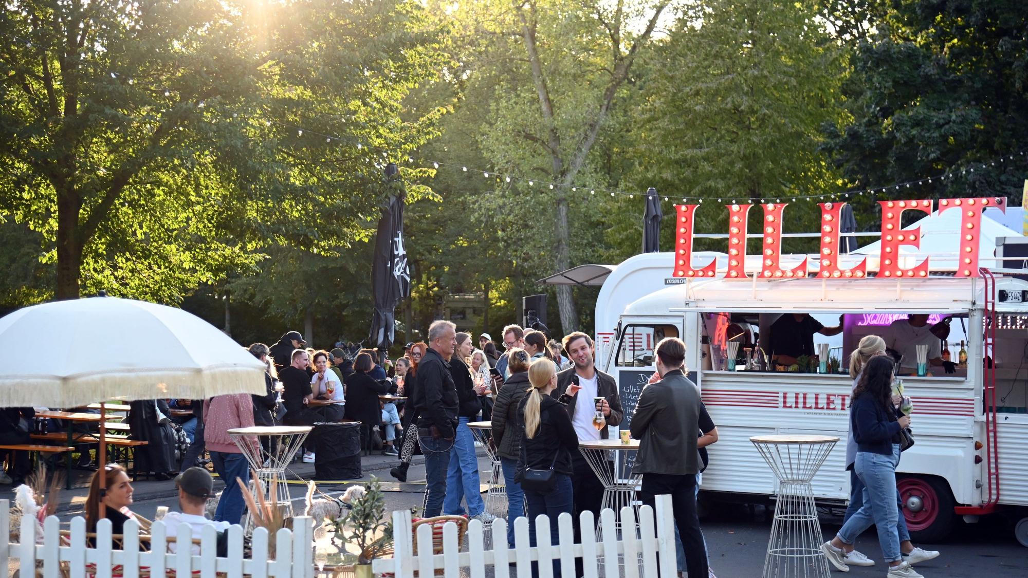 Der Apéro Markt auf der Vogelsanger Straße im September 2025