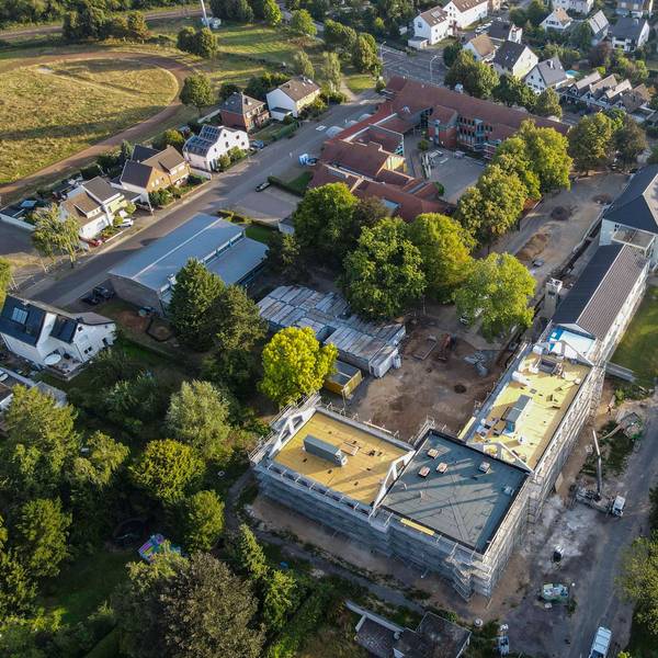 Das Bild zeigt den Komplex der Franziskusschule aus der Luft fotografiert.