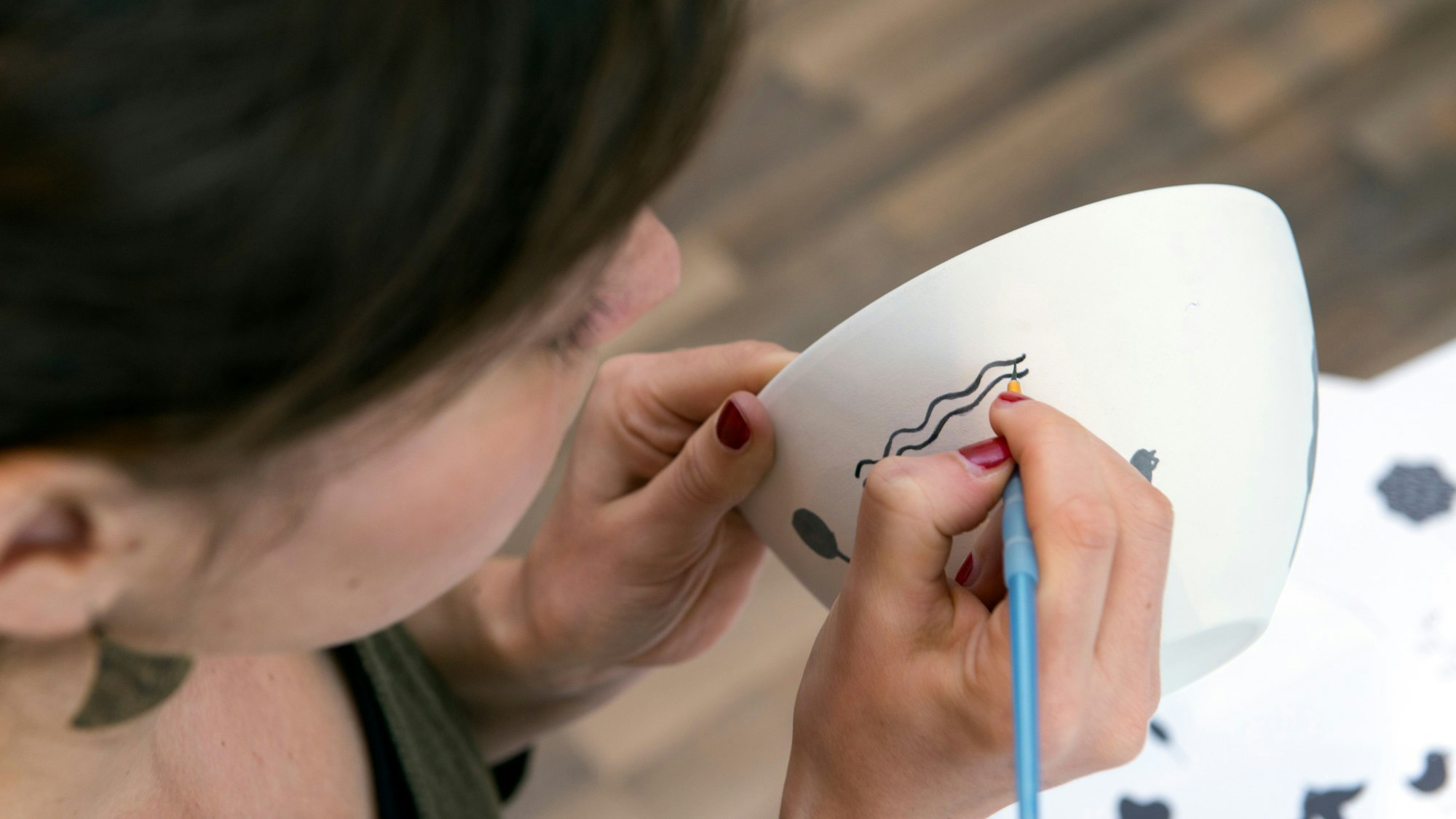 Selbstbemalte Keramik ist eine beliebte Geschenkidee.