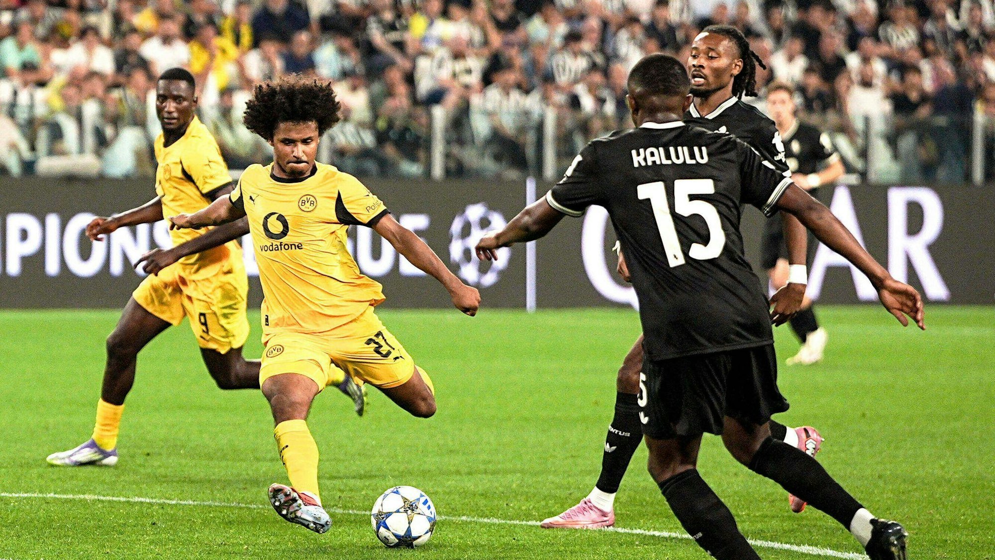 Adeyemi traf mit einem feinen Schuss zur Führung für den BVB.