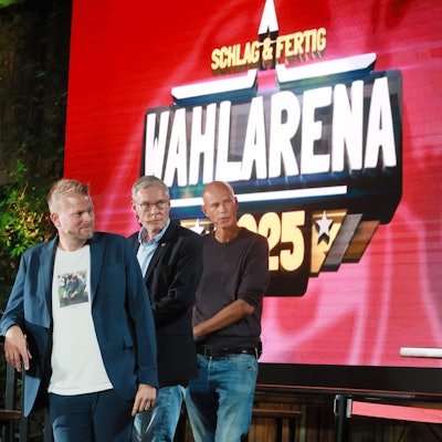 15.09.2025, xophax, Fussball 1.Bundesliga 1.FC Köln Präsidentschaftswahl 2025 Wahlarena Schlag & Fertig Kandidaten von rechts nach links : Jörn Stobbe, Dr. Sven - Georg Adenauer und Wilke Stroman Köln *** 15 09 2025, xophax, Football 1 Bundesliga 1 FC Köln Presidential Election 2025 election arena Schlag Fertig candidates from right to left Jörn Stobbe, Dr Sven Georg Adenauer and Wilke Stroman Cologne