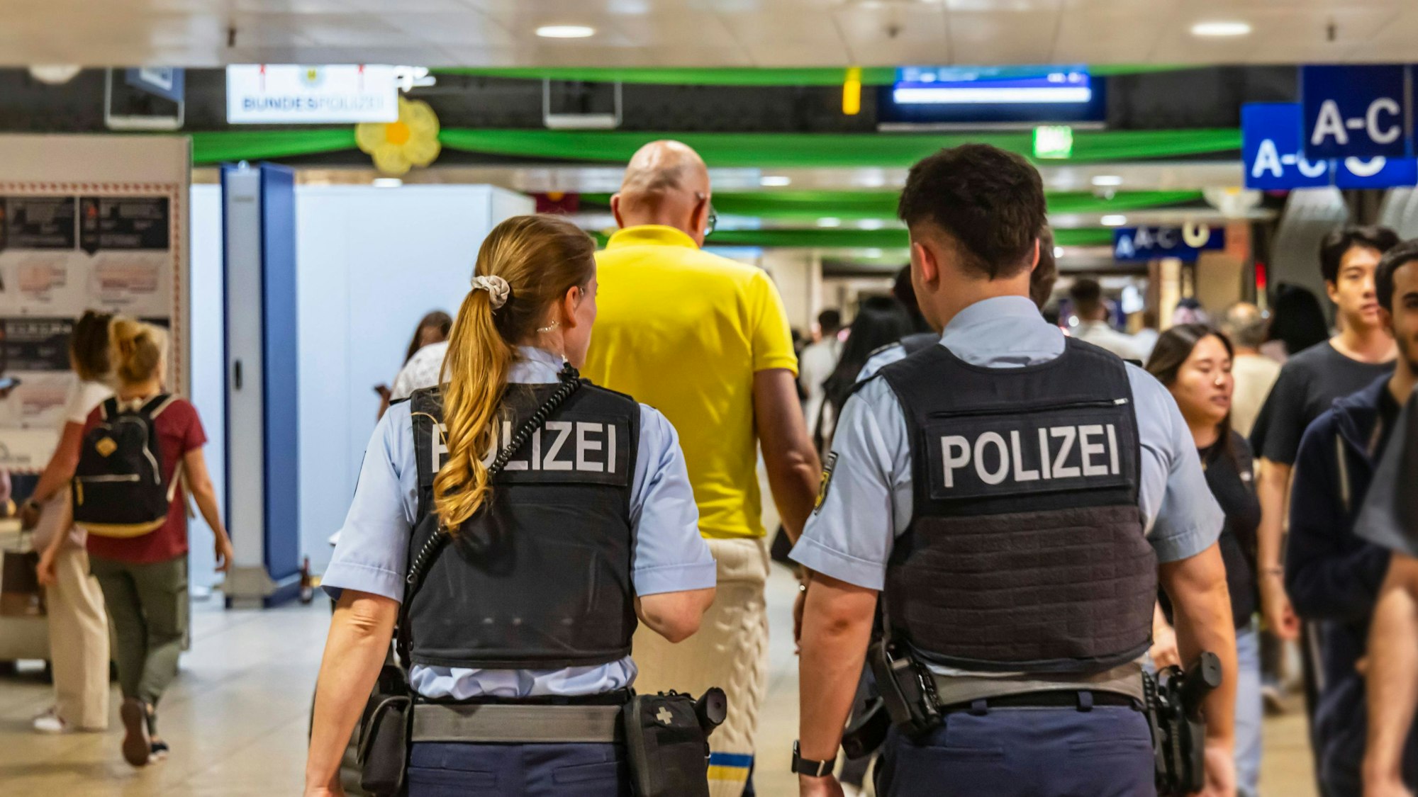 Die Bundespolizei ermittelt nach zwei Körperverletzungsdelikten am Kölner Hauptbahnhof (Symbolbild).