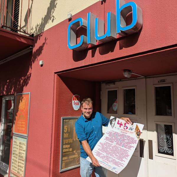 Jazztage-Organisator Fabian Stiens vor dem Scala-Club