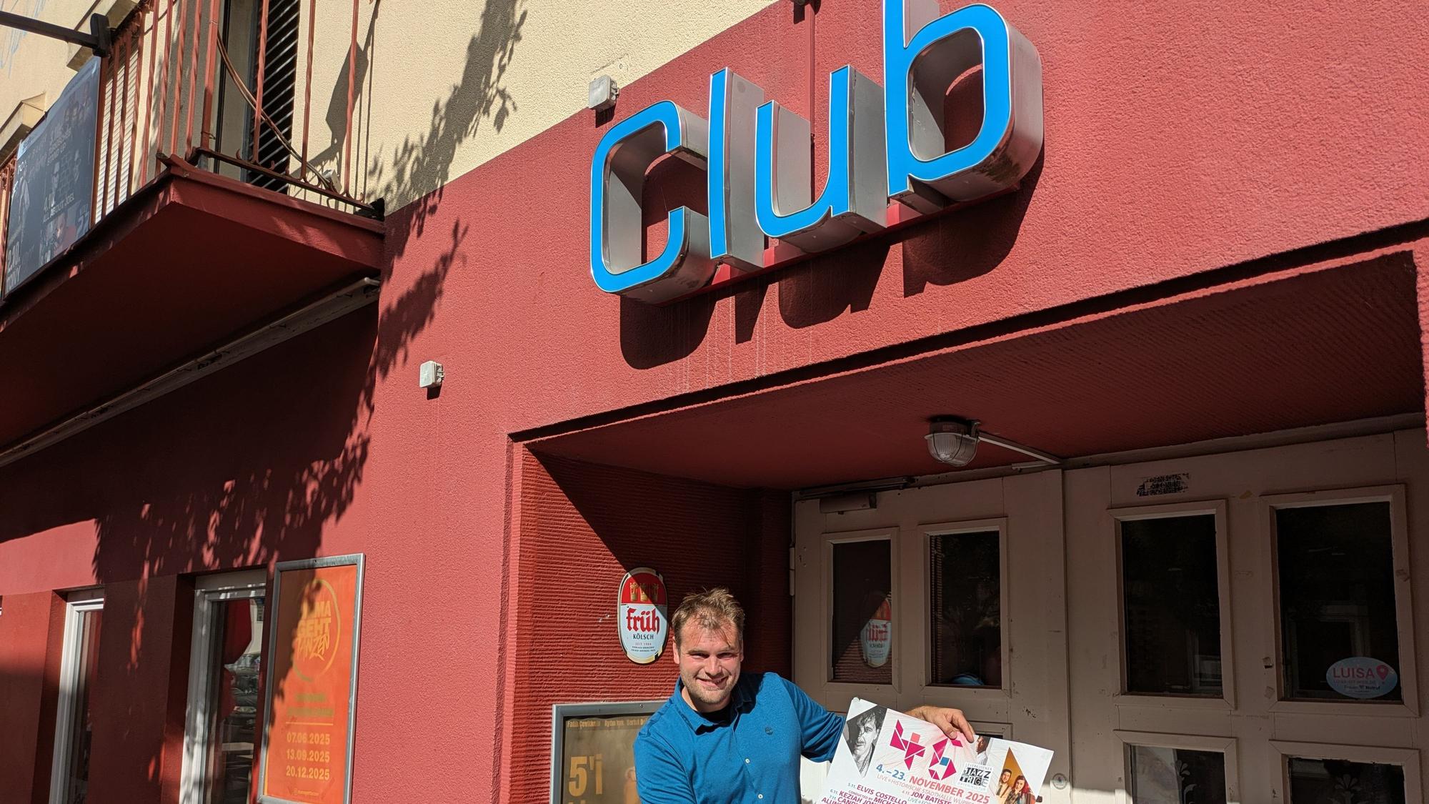 Jazztage-Organisator Fabian Stiens vor seinem Scala Club an der Uhlandstraße