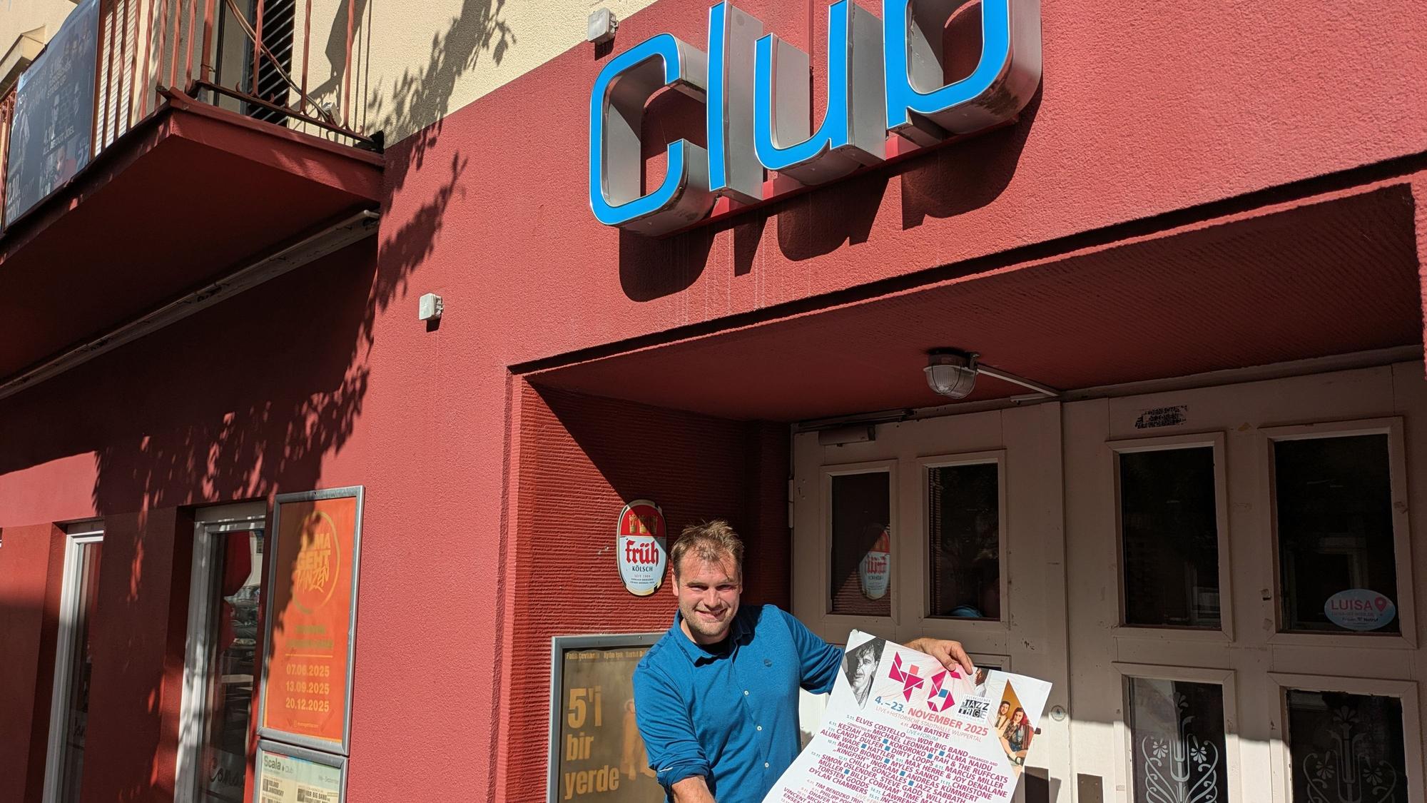 Jazztage-Organisator Fabian Stiens vor dem Scala-Club