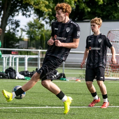 Das Bild zeigt eine Szene aus dem Duell der JSG Erft gegen Lindenthal-Hohenlind.