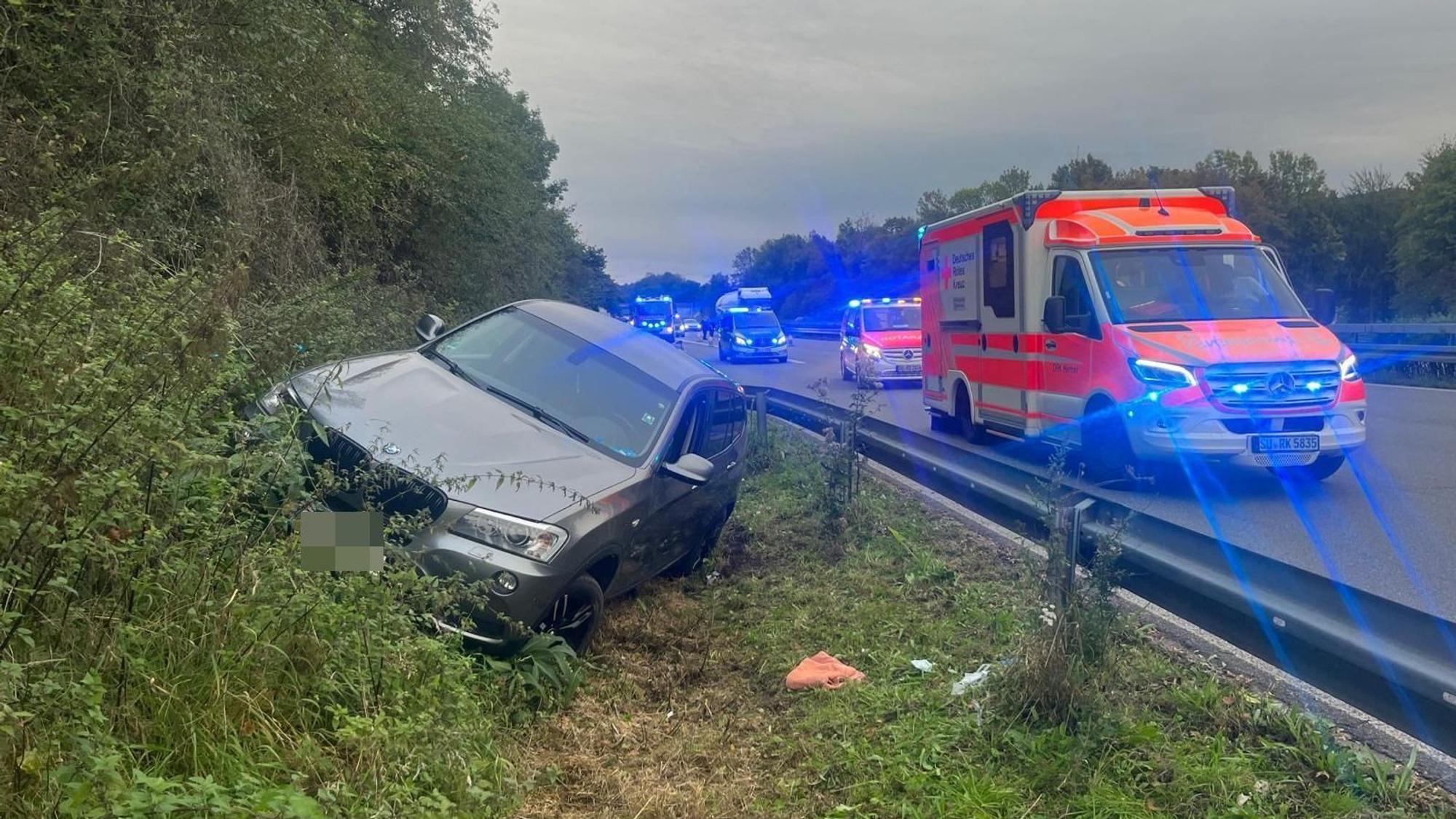 Unfall am Ausbauende der A560 in Hennef: Ein 34-Jähriger aus dem Rhein-Erft-Kreis war von der Fahrbahn abgekommen.