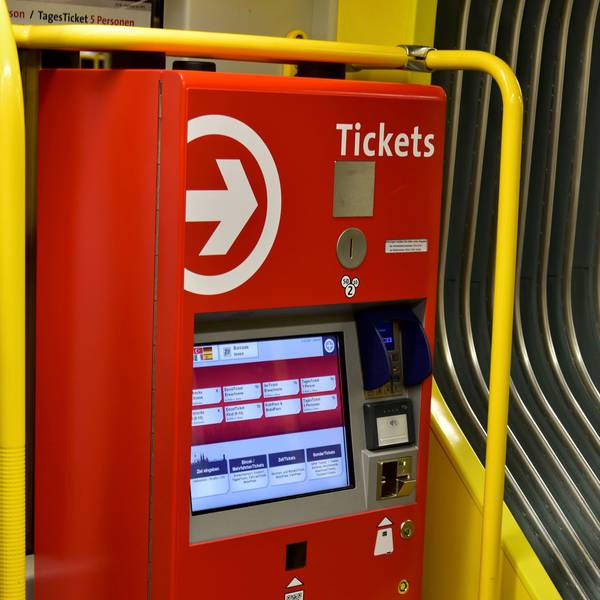 KVB Kölner Verkehrs Betriebe Automat Fahrschein Ticket Fahrkarte
Aufgenommen am: 21.07.2017
Foto: Alexander Roll (Staff)