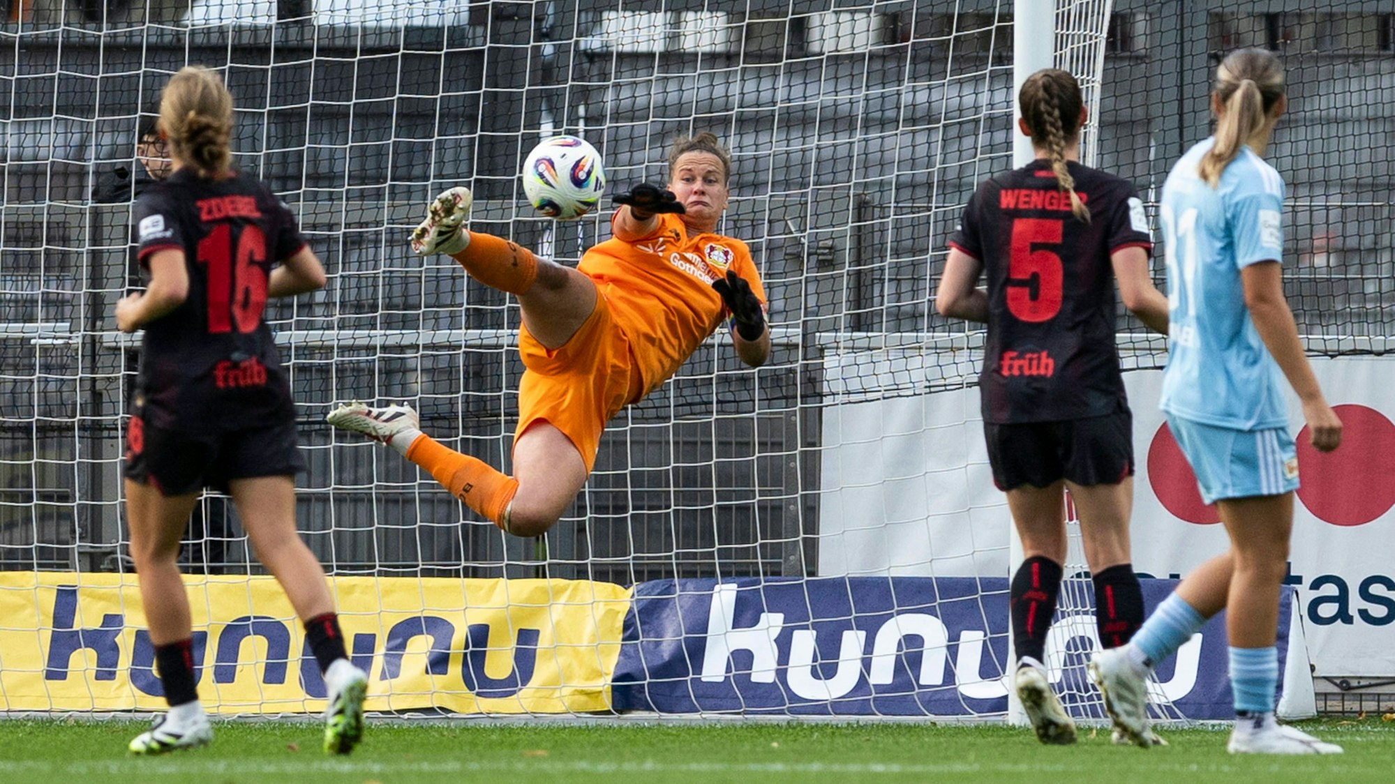 Google Pixel Frauen-Bundesliga: Bayer 04 Leverkusen - Union Berlin 15.09.2025 Friederike Repohl Bayer 04 Leverkusen, 27. am 2. Spieltag der Google Pixel Frauen-Bundesliga im Spiel Bayer 04 Leverkusen gegen Union Berlin am 15.09.2025 im Ulrich-Haberland-Stadion in Leverkusen. *** Google Pixel Women Bundesliga Bayer 04 Leverkusen Union Berlin 15 09 2025 Friederike Repohl Bayer 04 Leverkusen, 27 on matchday 2 of the Google Pixel Women Bundesliga in the match Bayer 04 Leverkusen vs Union Berlin on 15 09 2025 at Ulrich Haberland Stadium in Leverkusen Copyright: xBEAUTIFULxSPORTS/Meuselx