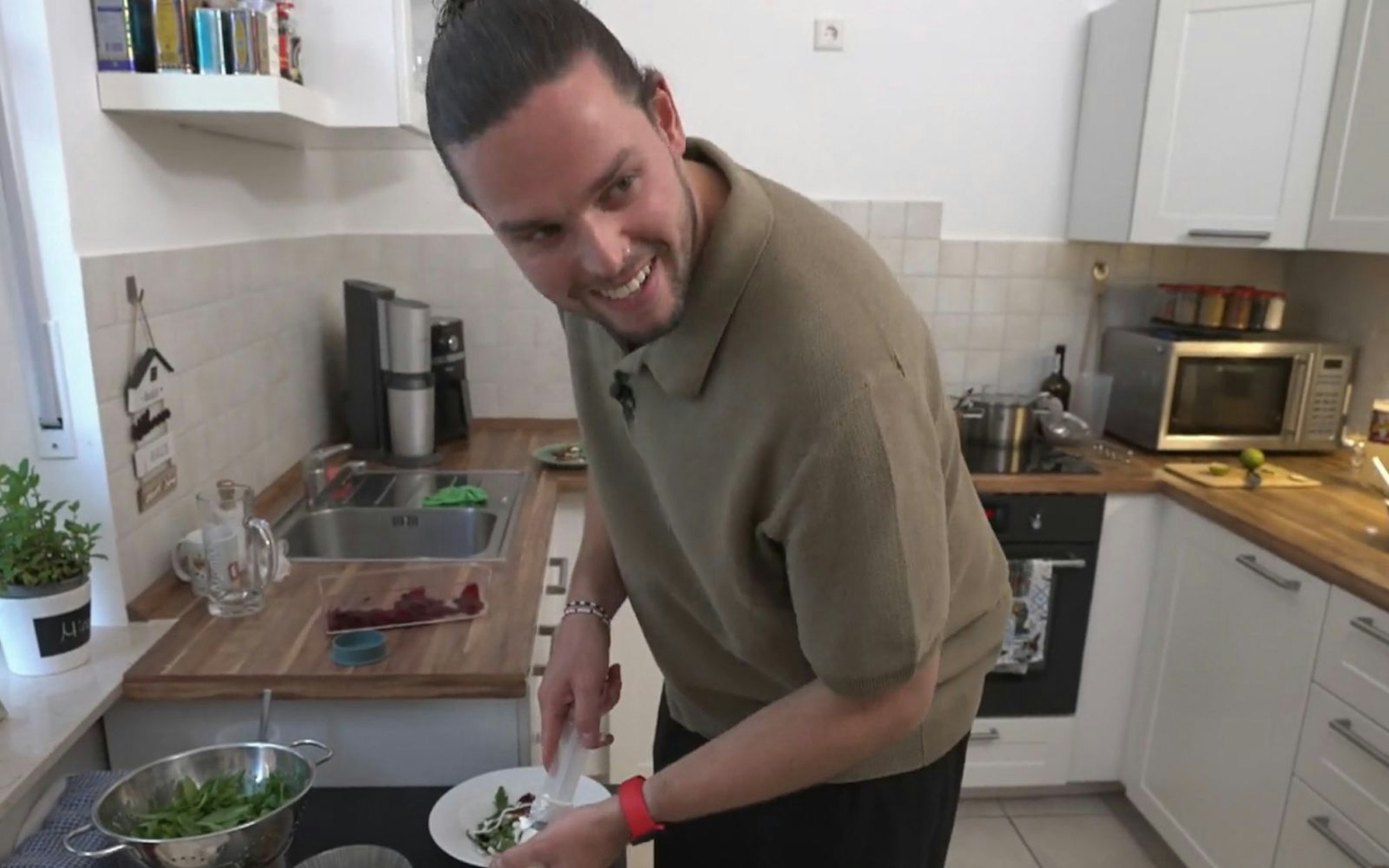 Studiert Deutsch und Religion auf Lehramt und ist dazu Hobbykoch: Jannik (27) aus Münster. (Bild: RTL)