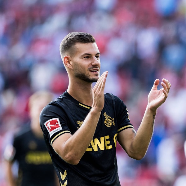 1. Fußball Bundesliga: 1. FSV Mainz 05 - 1. FC Köln, 24.08.2025 Tom Krauß 1. FC Köln, 5 applaudiert Richtung Fans 1. Fußball Bundesliga: 1. FSV Mainz 05 - 1. FC Köln, Mainz, MEWA Arena am 24.08.2025 DFL REGULATIONS PROHIBIT ANY USE OF PHOTOGRAPHS AS IMAGE SEQUENCES AND/OR QUASI-VIDEO. *** 1 Soccer Bundesliga 1 FSV Mainz 05 1 FC Köln, 24 08 2025 Tom Krauß 1 FC Köln, 5 applauds towards fans 1 Soccer Bundesliga 1 FSV Mainz 05 1 FC Köln, Mainz, MEWA Arena on 24 08 2025 DFL REGULATIONS PROHIBIT ANY USE OF PHOTOGRAPHS AS IMAGE SEQUENCES AND OR QUASI VIDEO Copyright: xBEAUTIFULxSPORTS/Wunderlx