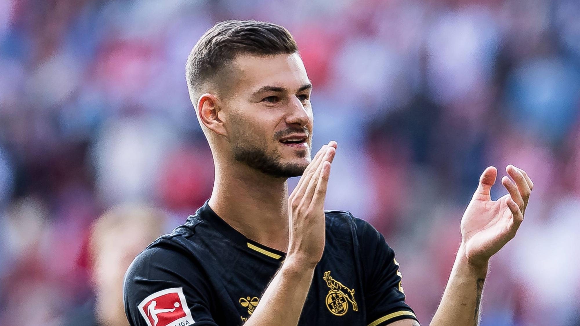 1. Fußball Bundesliga: 1. FSV Mainz 05 - 1. FC Köln, 24.08.2025 Tom Krauß 1. FC Köln, 5 applaudiert Richtung Fans 1. Fußball Bundesliga: 1. FSV Mainz 05 - 1. FC Köln, Mainz, MEWA Arena am 24.08.2025 DFL REGULATIONS PROHIBIT ANY USE OF PHOTOGRAPHS AS IMAGE SEQUENCES AND/OR QUASI-VIDEO. *** 1 Soccer Bundesliga 1 FSV Mainz 05 1 FC Köln, 24 08 2025 Tom Krauß 1 FC Köln, 5 applauds towards fans 1 Soccer Bundesliga 1 FSV Mainz 05 1 FC Köln, Mainz, MEWA Arena on 24 08 2025 DFL REGULATIONS PROHIBIT ANY USE OF PHOTOGRAPHS AS IMAGE SEQUENCES AND OR QUASI VIDEO Copyright: xBEAUTIFULxSPORTS/Wunderlx