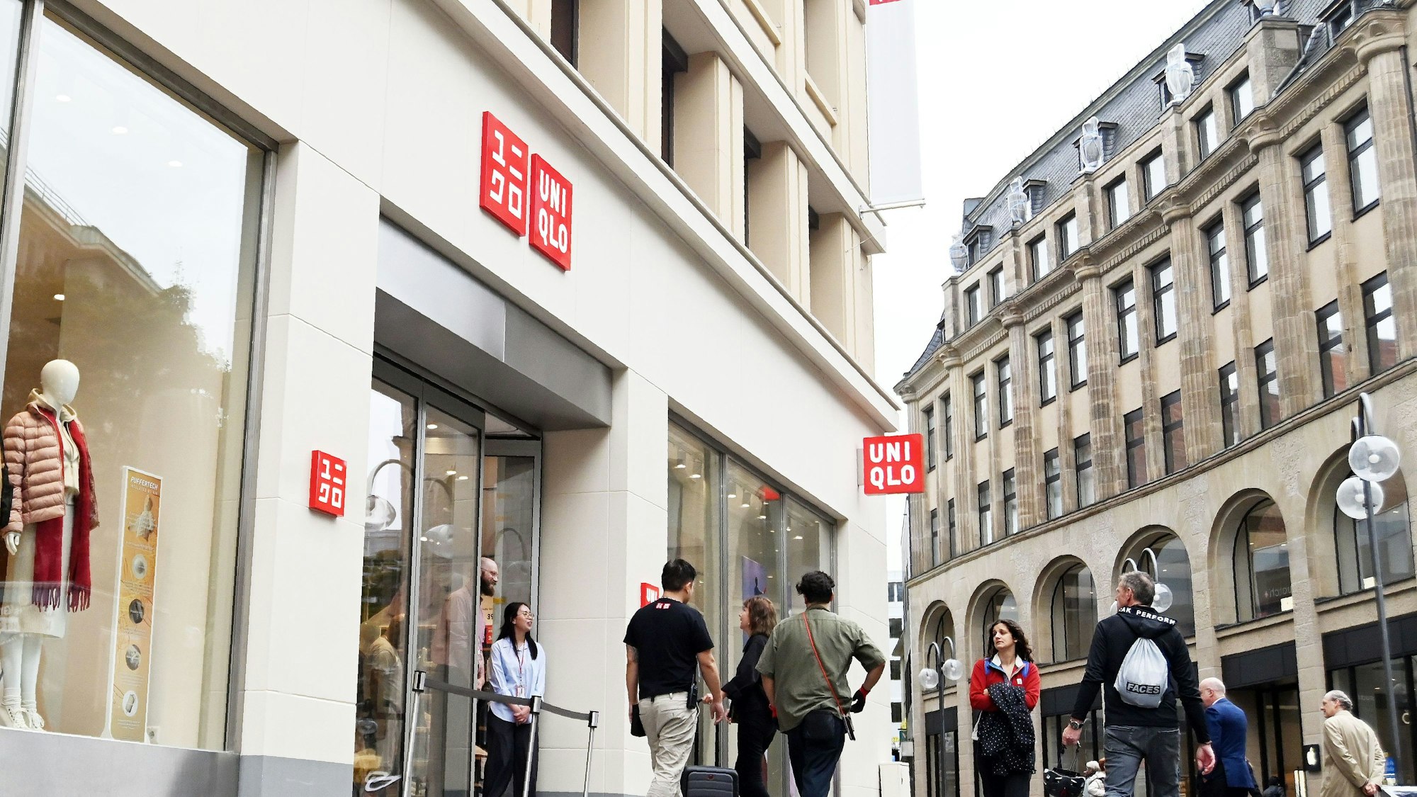17.09.2025 Köln. Uniqlo stellt sein neues Ladenlokal auf der Schildergasse vor, das am Donnerstag eröffnet. Foto: Alexander Schwaiger