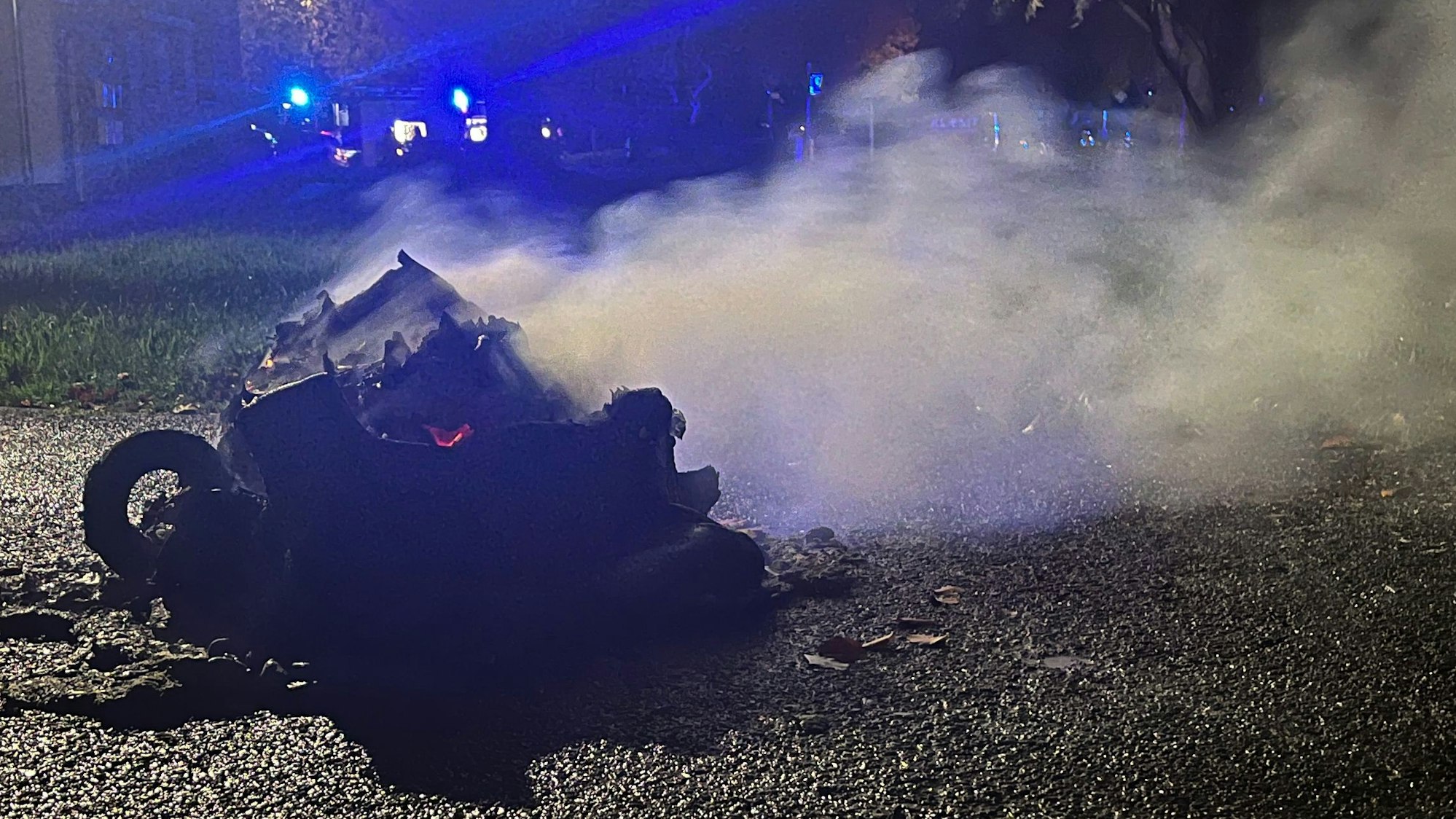 In Siegburg brannten in der Nacht zu Mittwoch mehrere Mülltonnen.