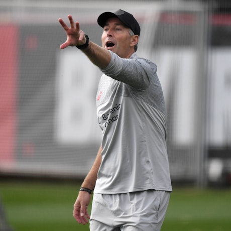 15.09.2025, xophax, Fussball 1.Bundesliga Bayer 04 Leverkusen Saison 2025 / 2026 Bayer 04 Leverkusen , Training Trainer Kasper Hjulmand Leverkusen *** 15 09 2025, xophax, Soccer 1 Bundesliga Bayer 04 Leverkusen Season 2025 2026 Bayer 04 Leverkusen , Training Coach Kasper Hjulmand Leverkusen