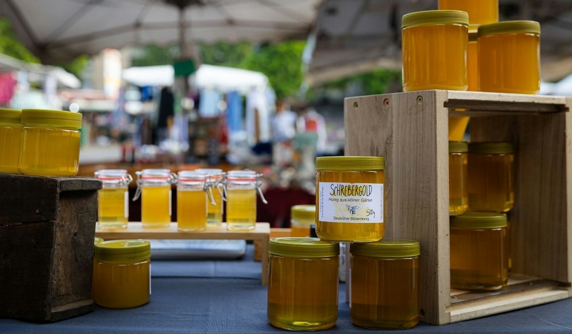 Honig aus den Gärten Kölns: Der Markt in Nippes bietet einzigartige Produkte an.