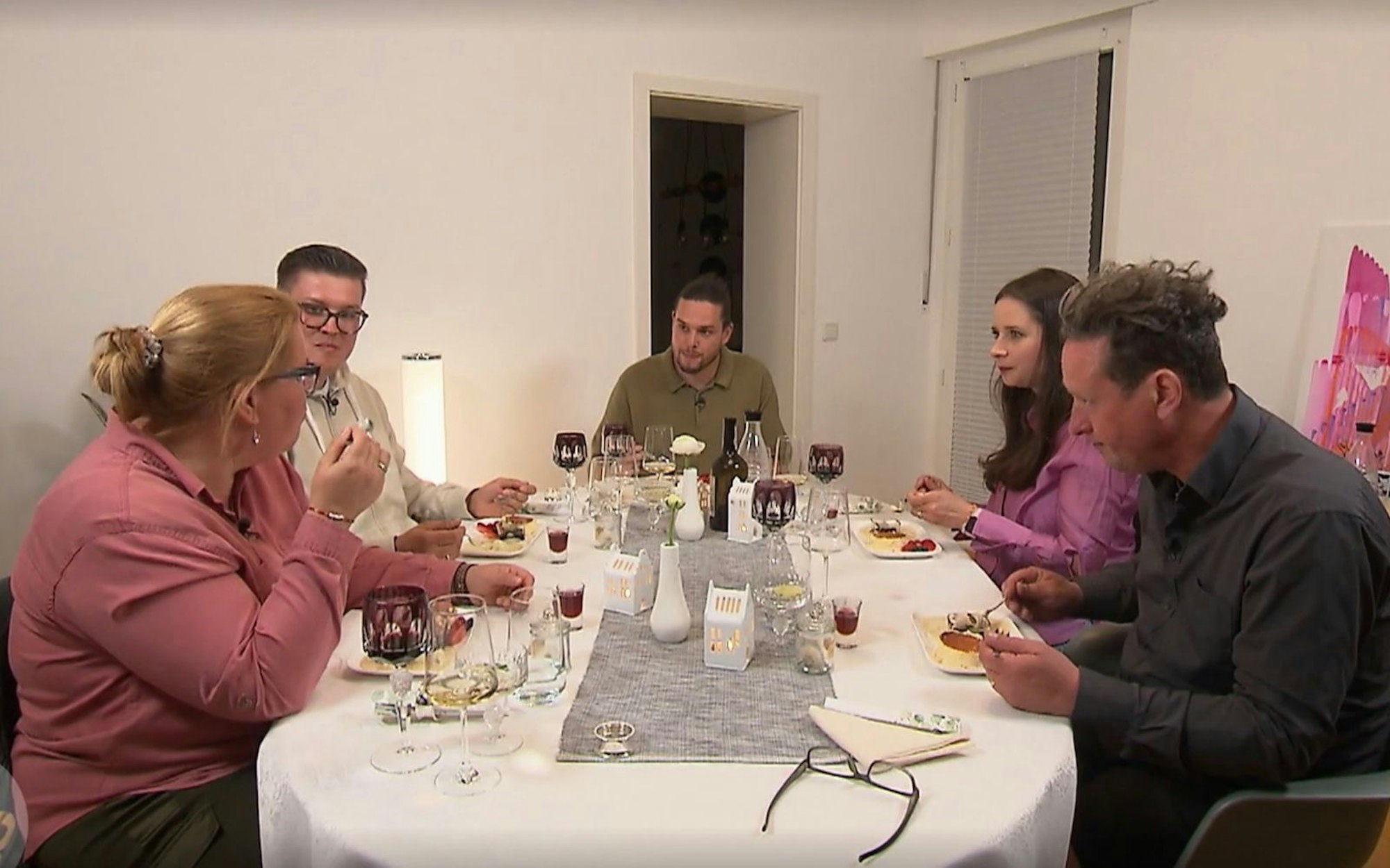 „Mittwoch ist Spritwoch!“, gibt Jannik an Tag 3 in Münster aus. (Bild: RTL)