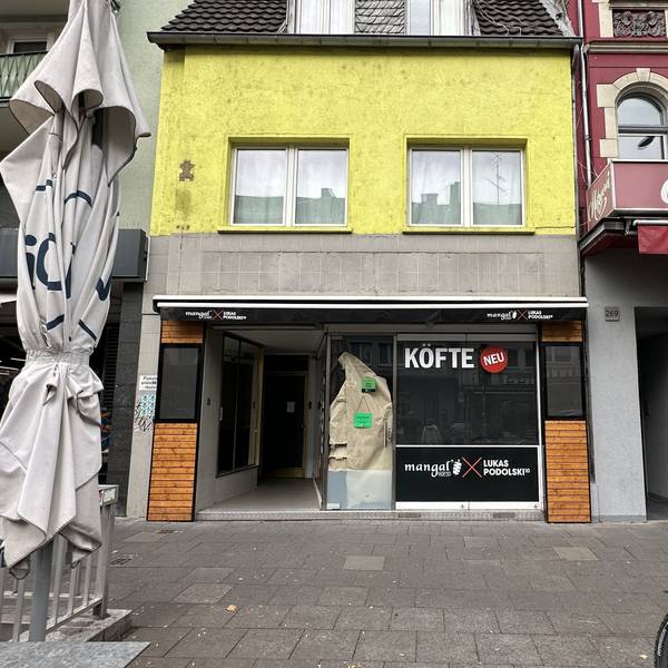 Ein geschlossener Mangal Köfteladen auf der Neusser Straße in Köln.
