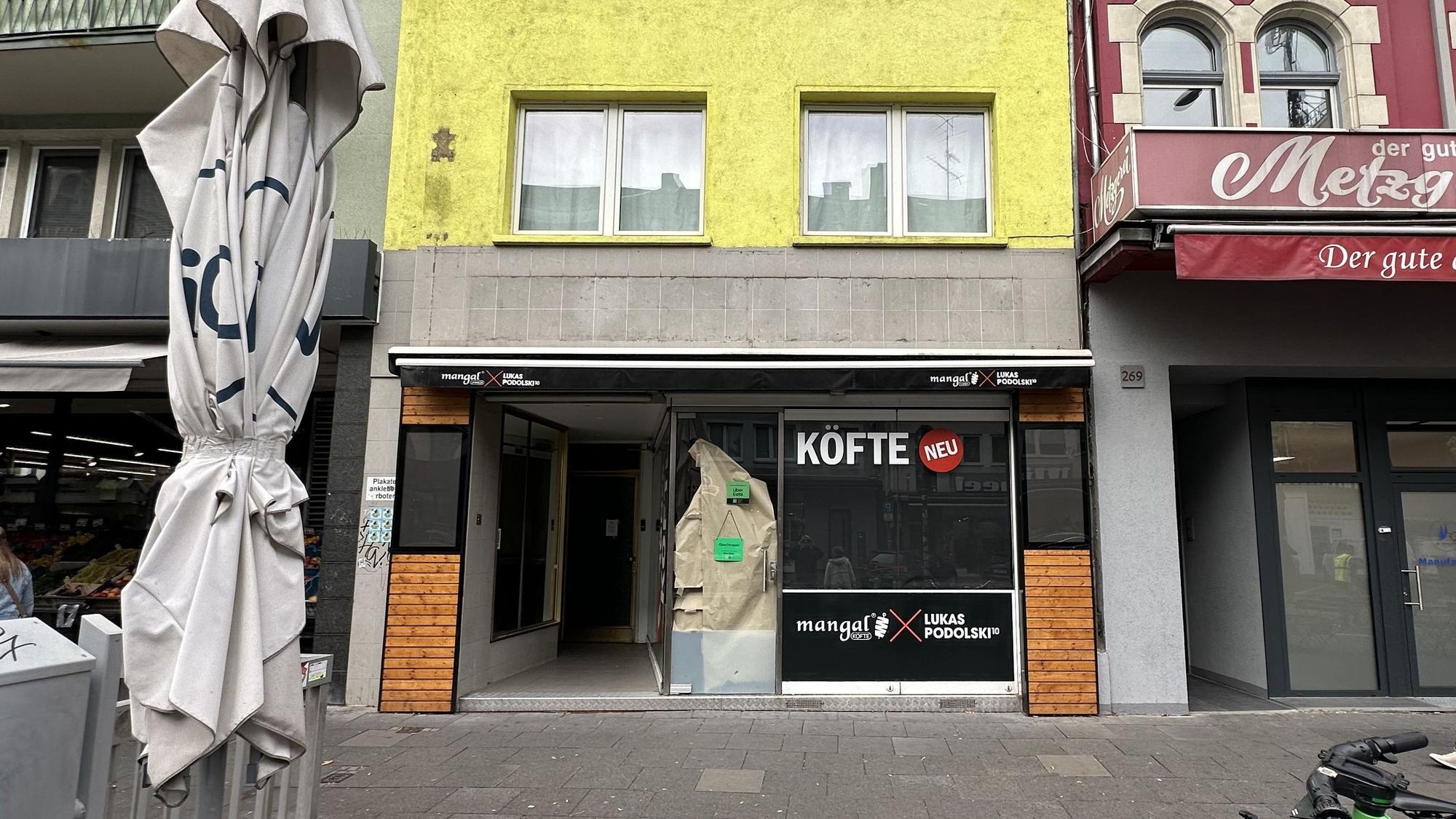 Ein geschlossener Mangal Köfteladen auf der Neusser Straße in Köln.