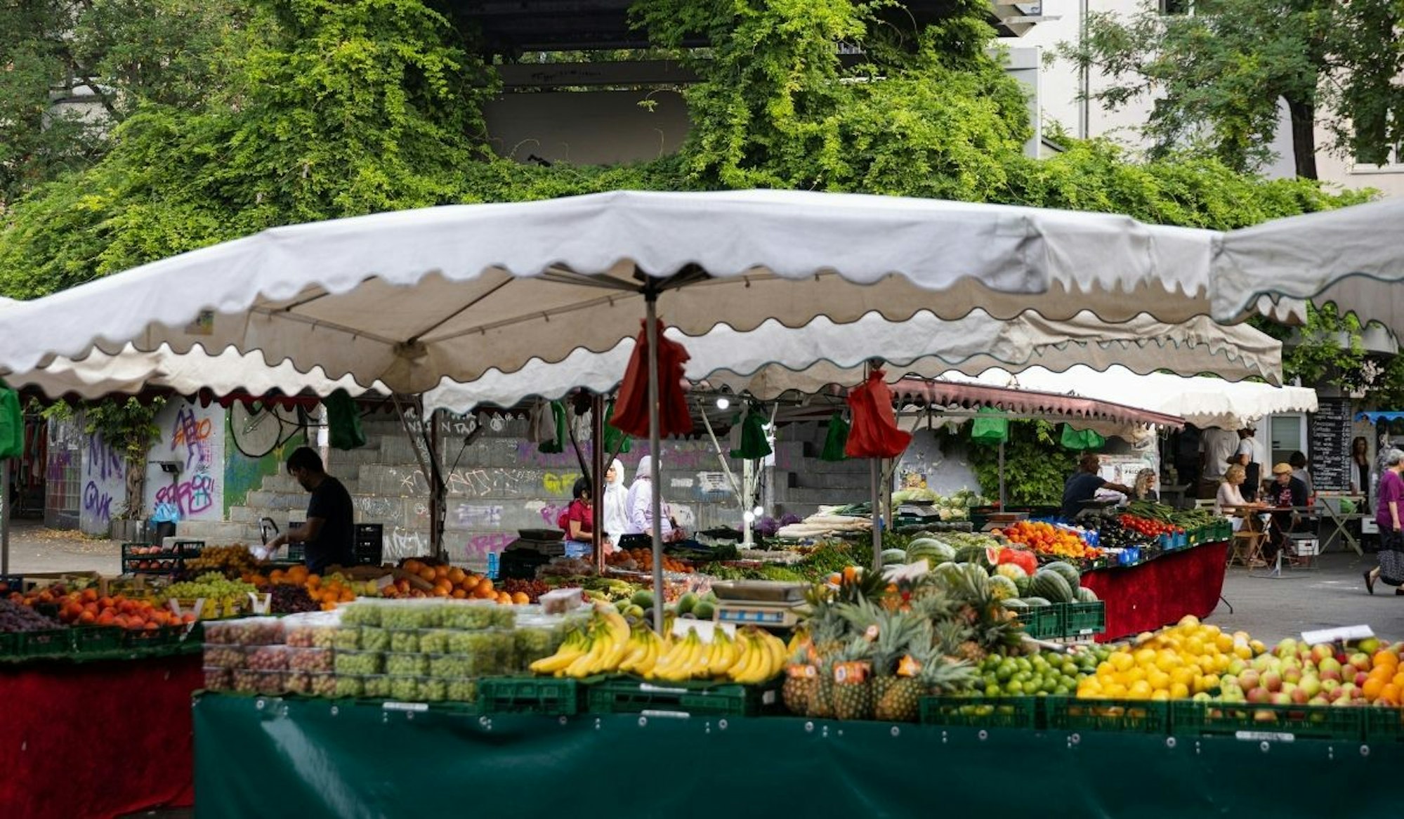 Kölner Wochenmarkt auf dem Wilhelmplatz.