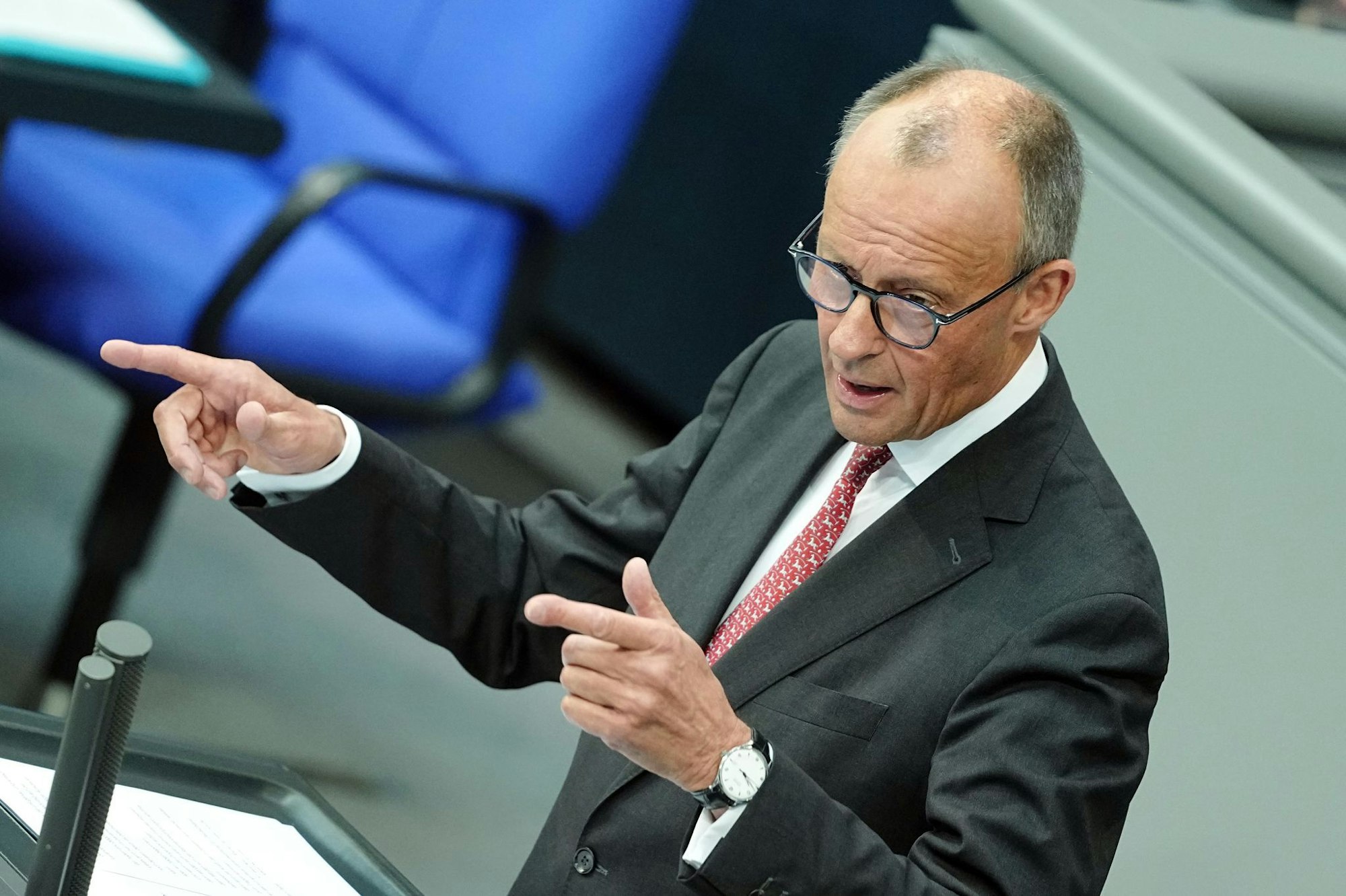 In der Generaldebatte des Bundestags stimmt Merz die Bürger auf den «Herbst der Reformen» ein.