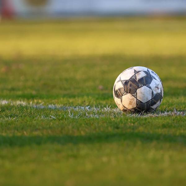 Ein Spielball im Amateurfussball. Fußball I Herren I Gamesright Oberliga Hamburg I Saison 2024-2025 I 30. Spieltag I SV Halstenbek-Rellingen - TSV Sasel I 08.04.2025 I Jacob-Thode-Platz