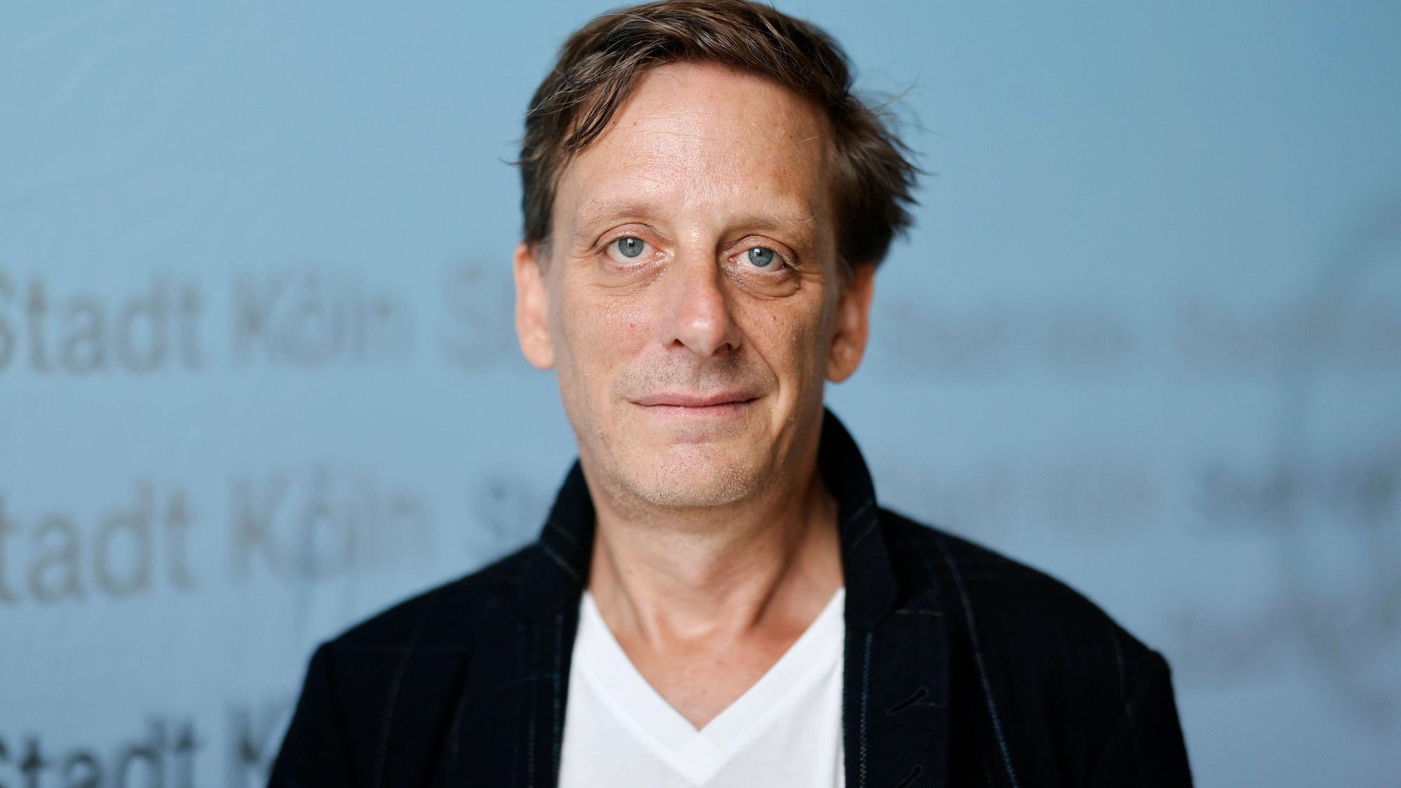 Regisseur Kay Voges bei seiner Vorstellung als neuer Intendant am Kölner Schauspiel ab Spielzeit 2025/26 im Kölner Rathaus.