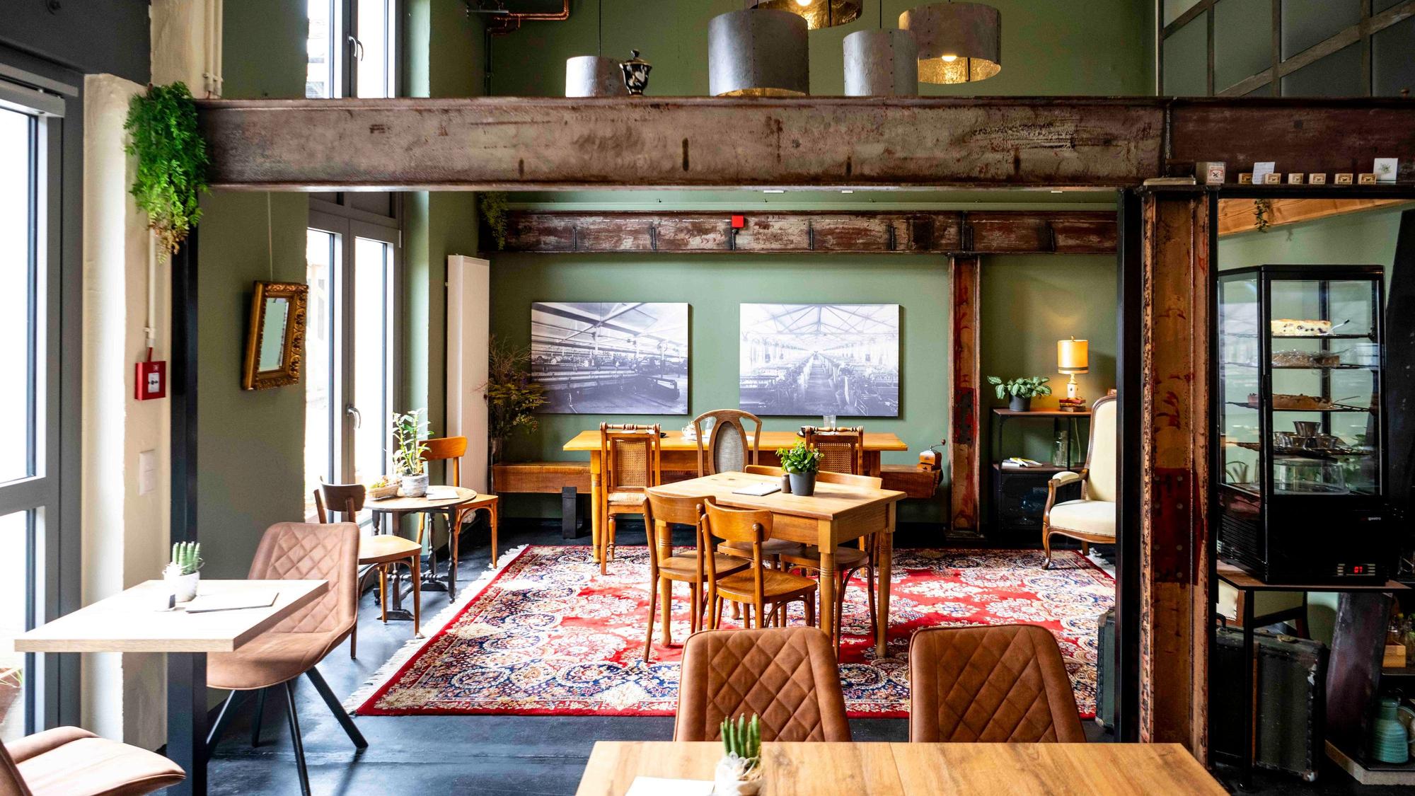 Das Bild zeigt einen Blick in das Café in der Alten Tuchfabrik.