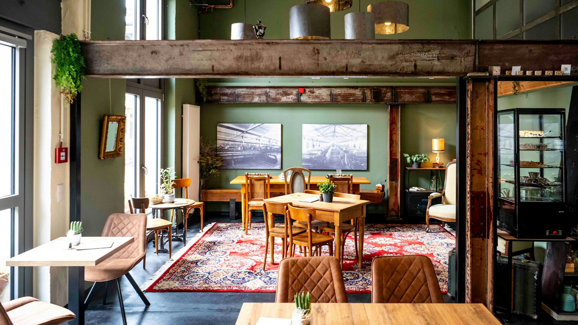 Das Bild zeigt einen Blick in das Café in der Alten Tuchfabrik.