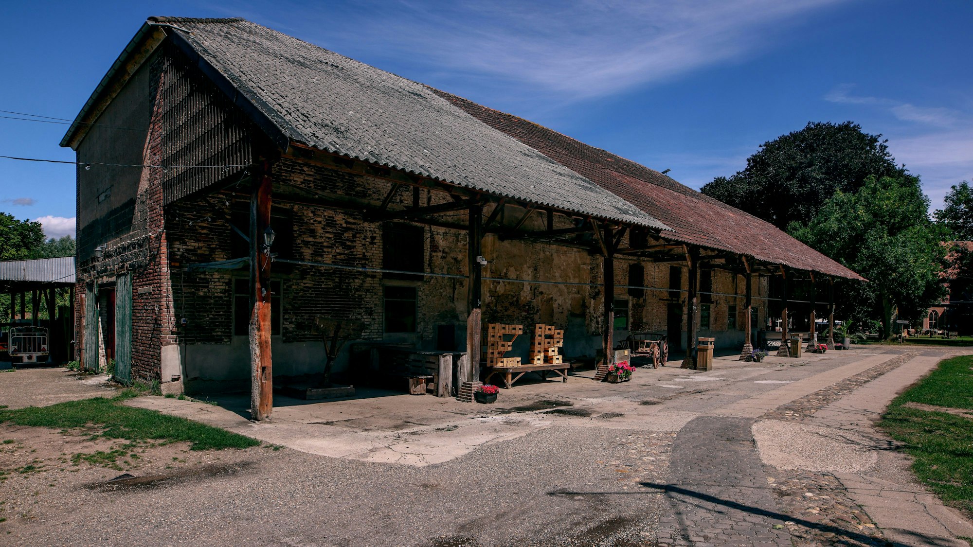 In diesem Gebäude sollte ursprünglich ein Museum entstehen. Nach der Razzia legte der Förderverein die Pläne auf Eis.