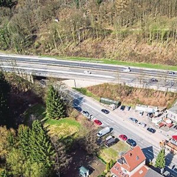 A4 bei Untereschbach: Die Autobahnbrücke ist marode.