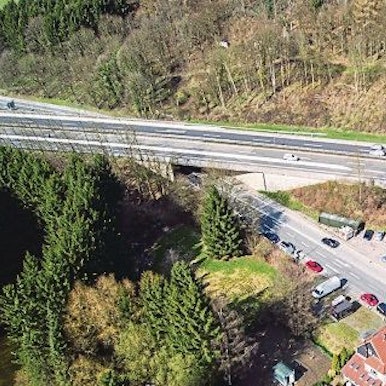 A4 bei Untereschbach: Die Autobahnbrücke ist marode.