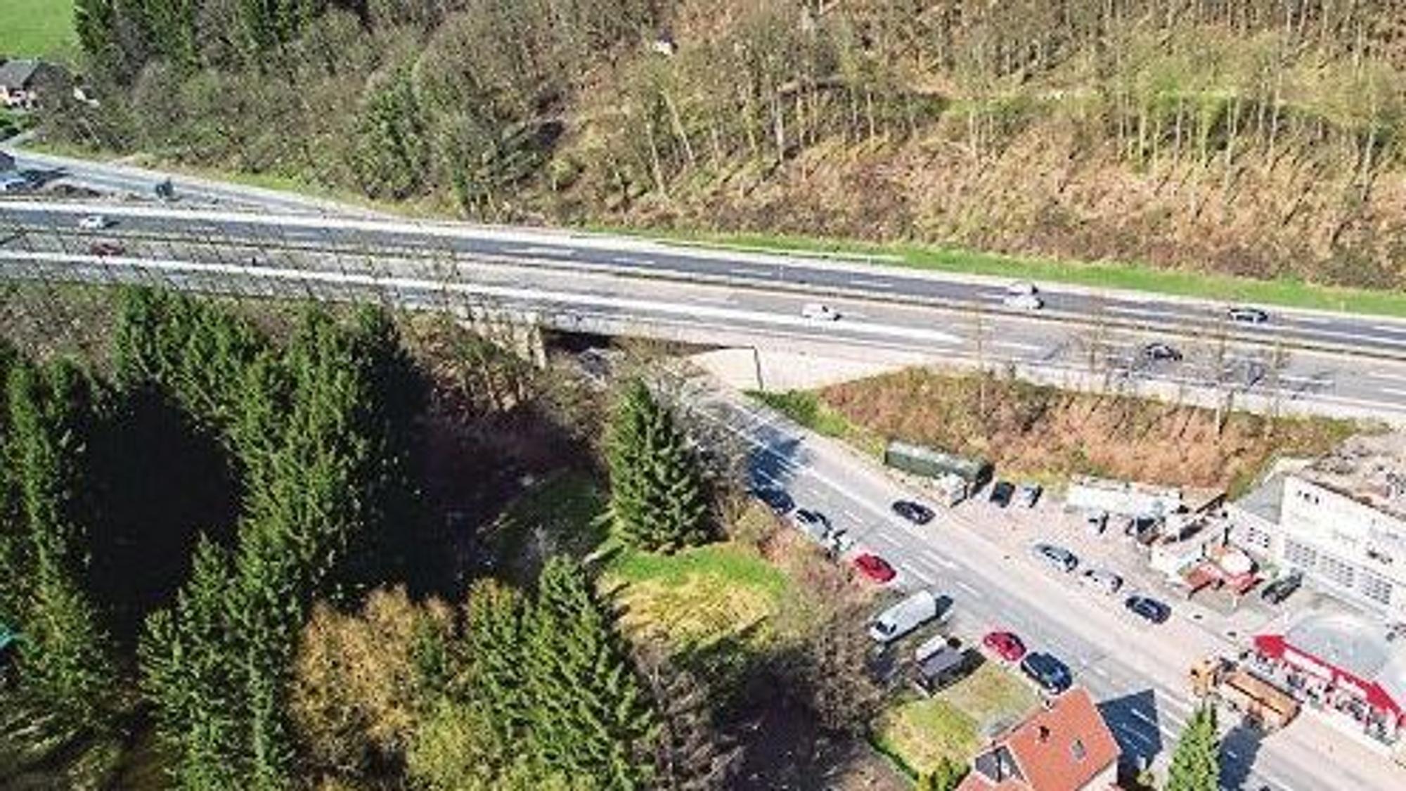 A4 bei Untereschbach: Die Autobahnbrücke ist marode.