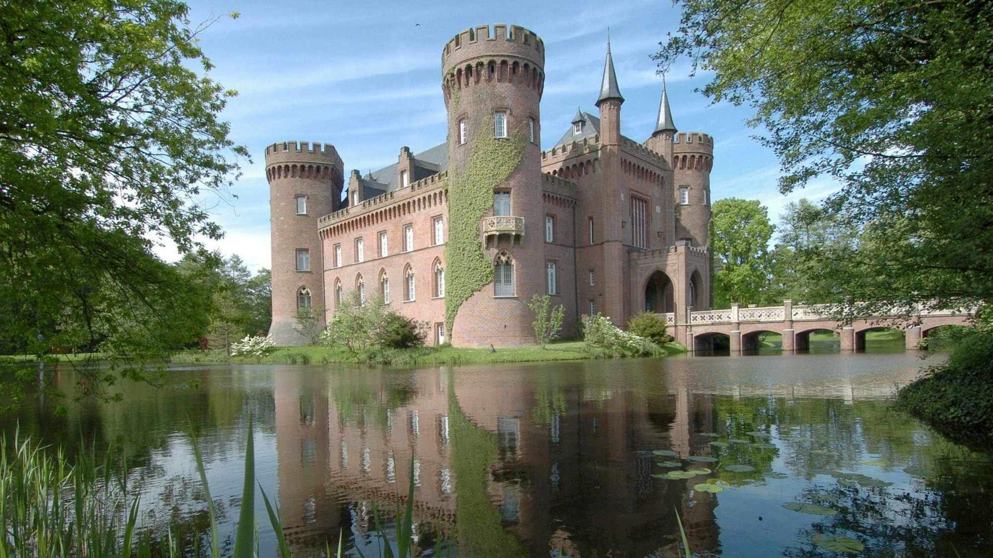 Das Museum Schloss Moyland in Bedburg-Hau am Niederrhein. (Archivbild)