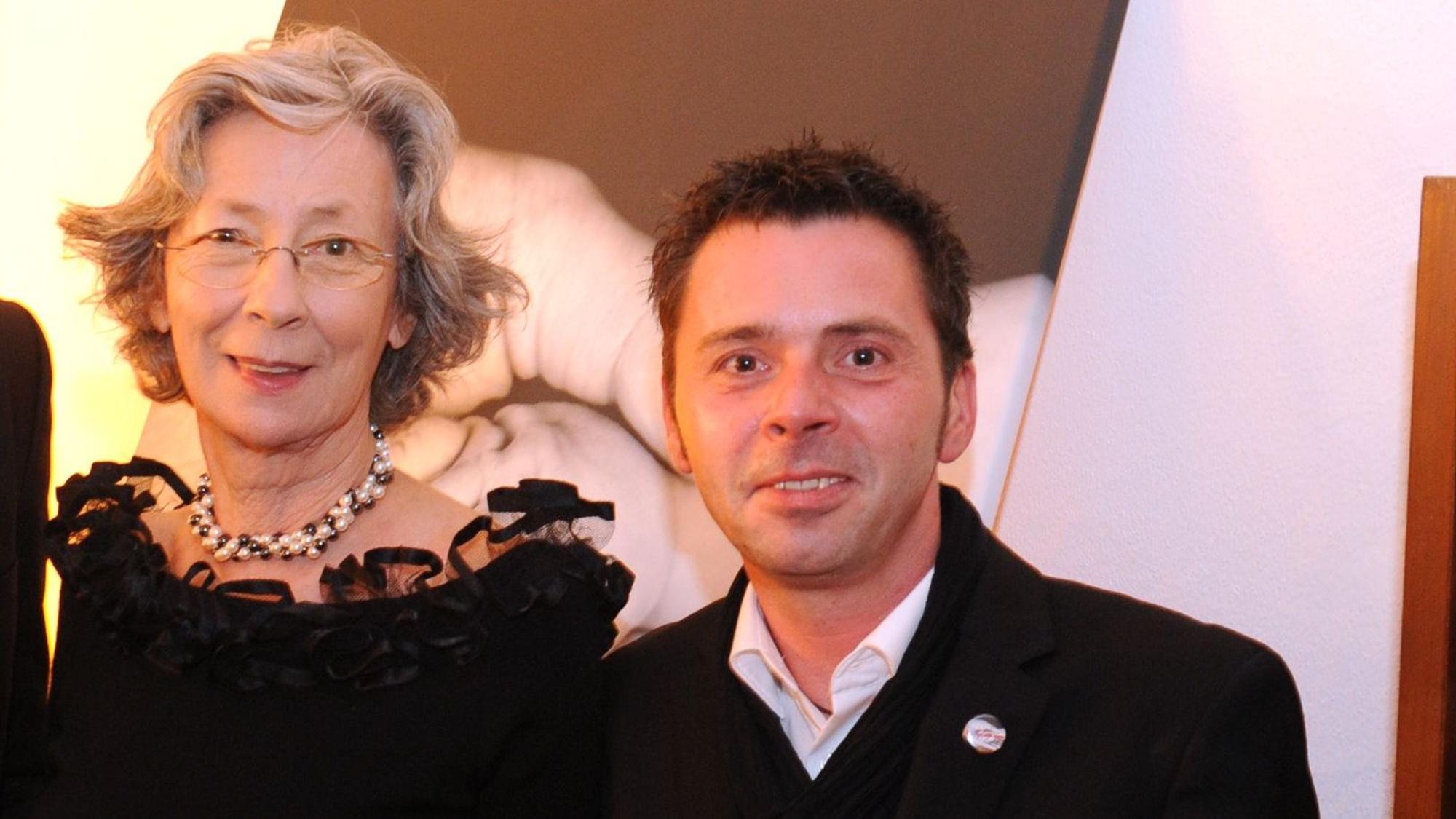 Hedwig Neven DuMont und Ralph Schwalbach bei der ersten Benefit-Gala im Salon im Jahr 2009.