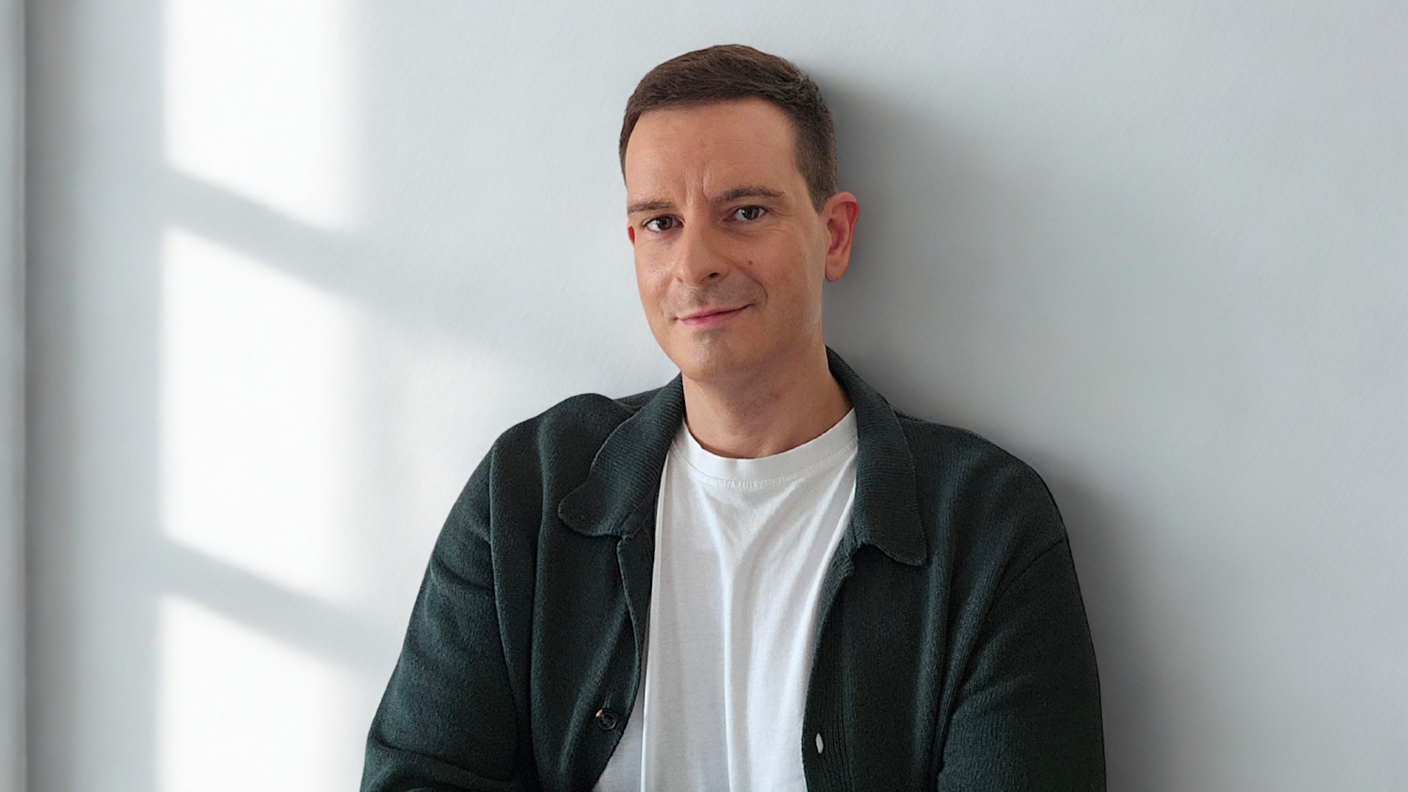 Dennis Müller engagiert sich ehrenamtlich für Geflüchtete.