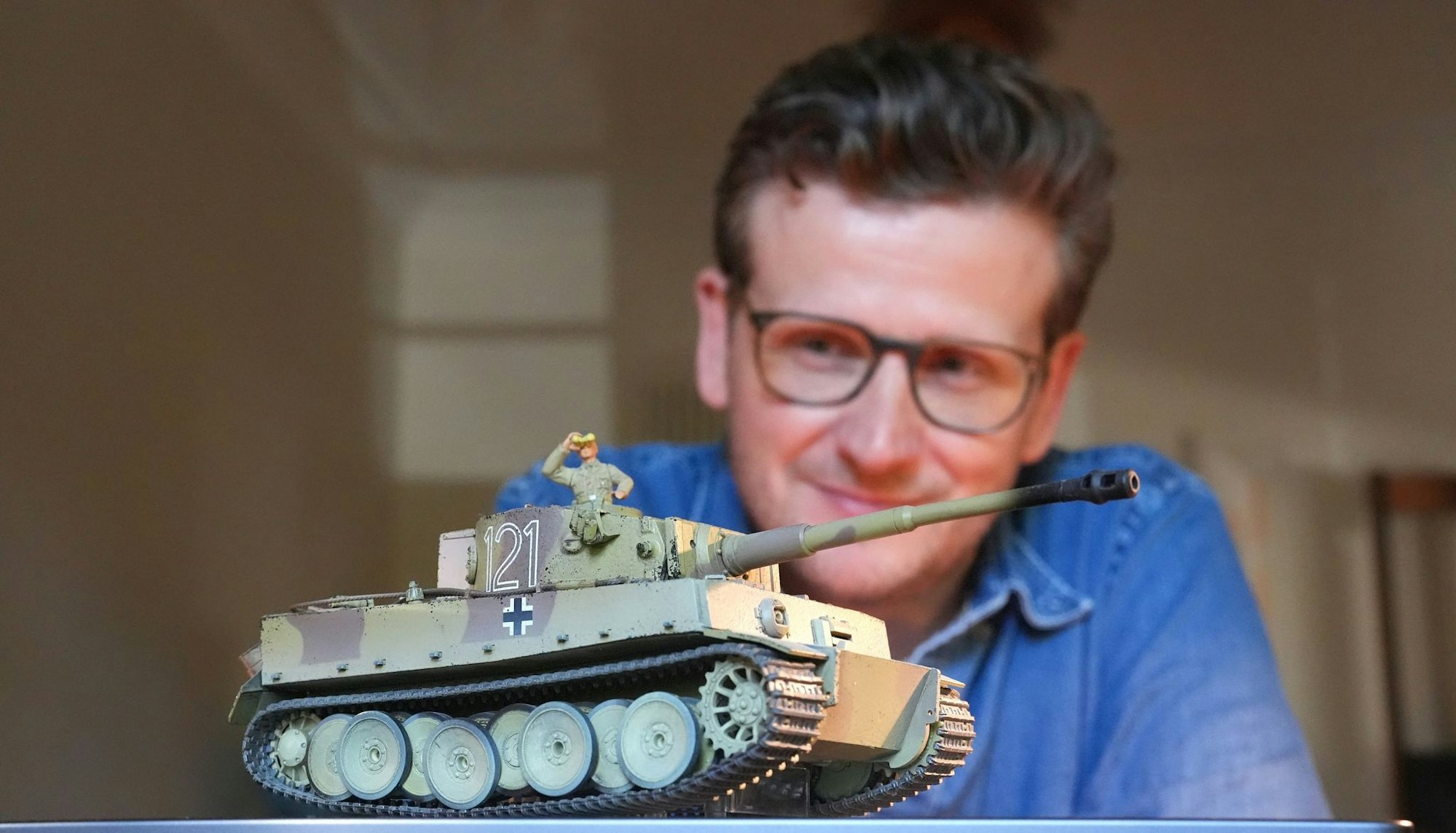 Ein neuer Antikriegsfilm aus Deutschland kommt ins Kino. Regisseur Dennis Gansel nimmt einen mit an die Ostfront 1943. (Archivbild)