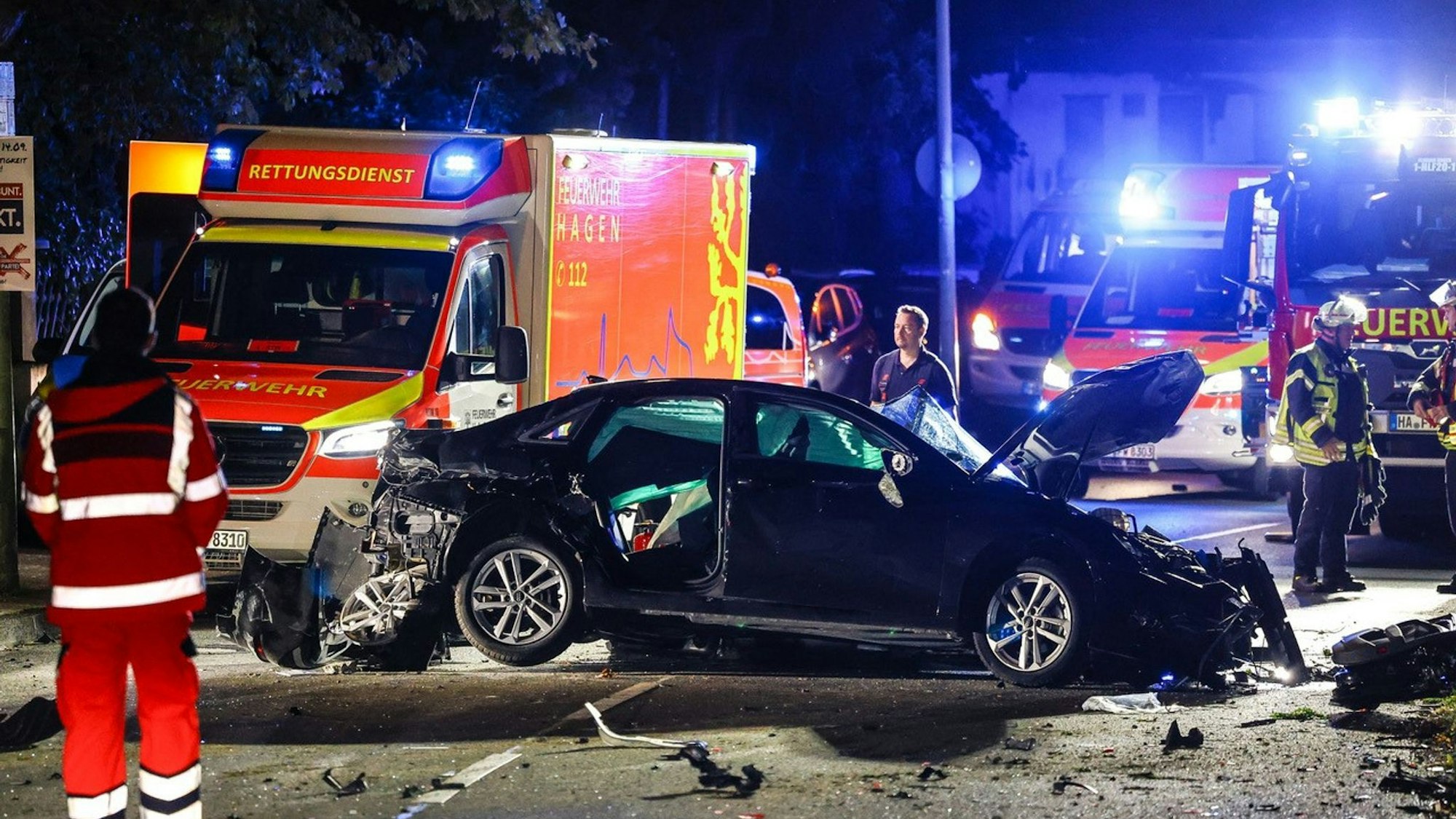 Für den Fahrer des Wagens kam jede Hilfe zu spät: Er starb noch am Unfallort