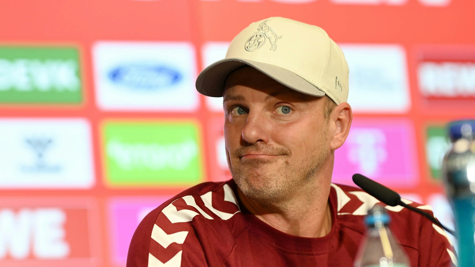 18.09.2025, xophax, Fussball 1.Bundesliga, 1.FC Köln Rhein Energie Stadion Pressekonferenz vor dem Leipzig Spiel Trainer Lukas Kwasniok Köln *** 18 09 2025, xophax, Soccer 1 Bundesliga, 1 FC Köln Rhein Energie Stadion Press conference before the Leipzig match Coach Lukas Kwasniok Cologne