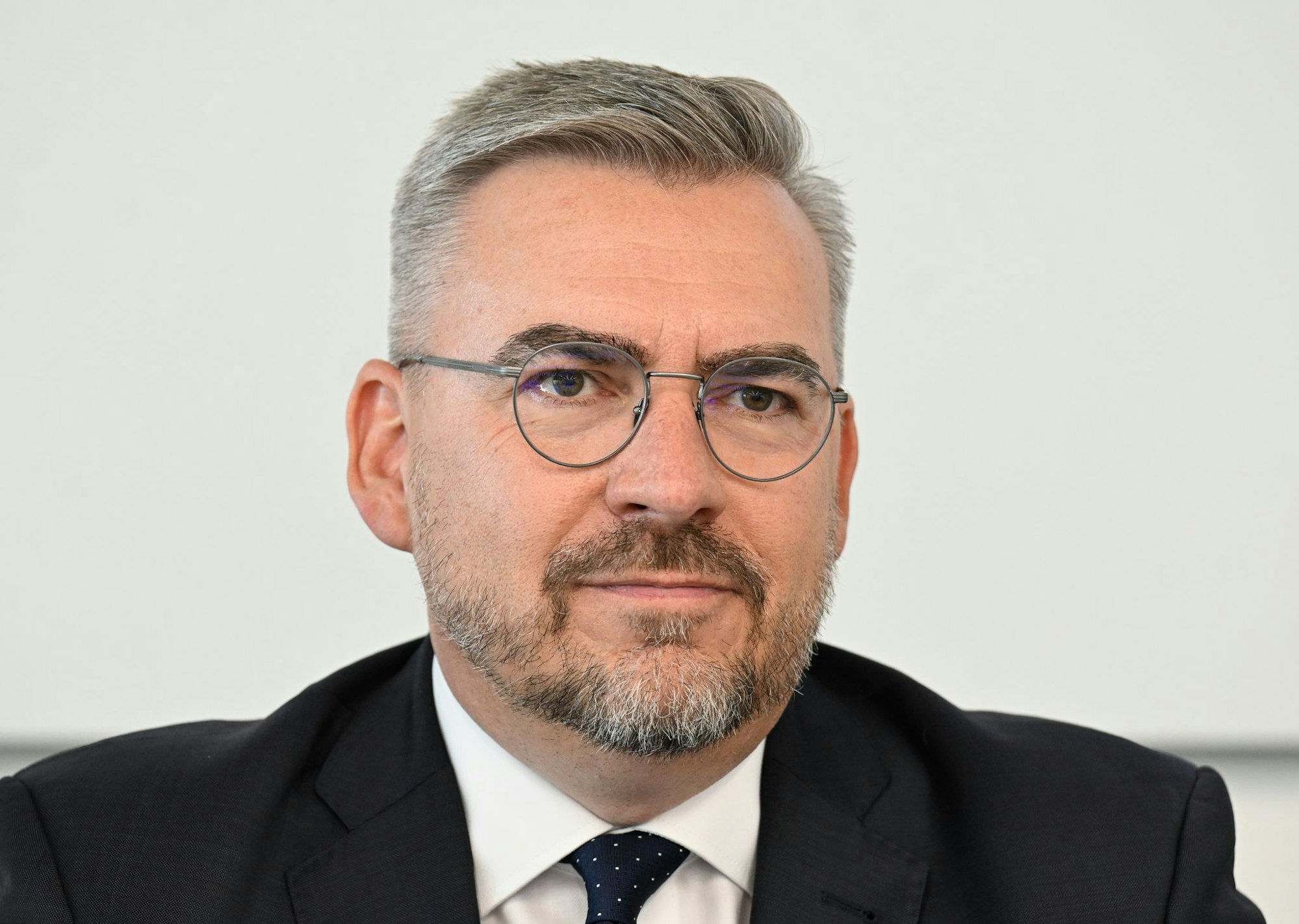 Der Chef des Branchenverbandes BVTE, Jan Mücke, warnt vor deutlich höheren Tabaksteuern.
