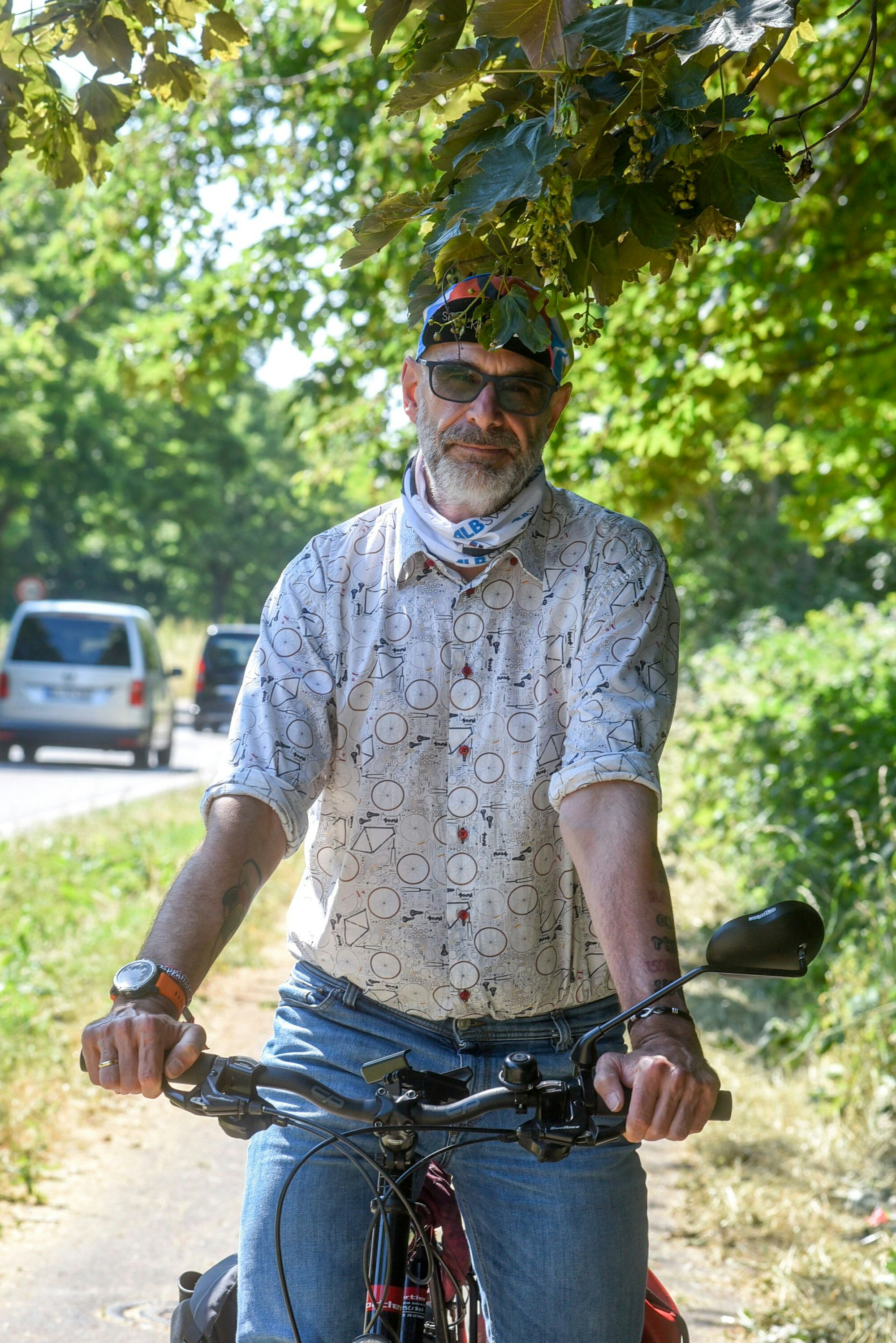 Das Foto zeigt Axel Fell auf dem Fahrrad.