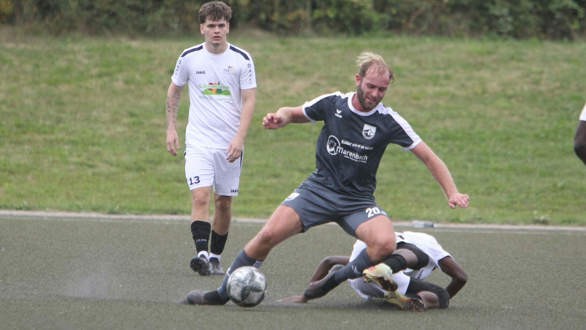 Patrick Rüth und der TuS Oberpleis haben weiterhin eine weiße Weste.