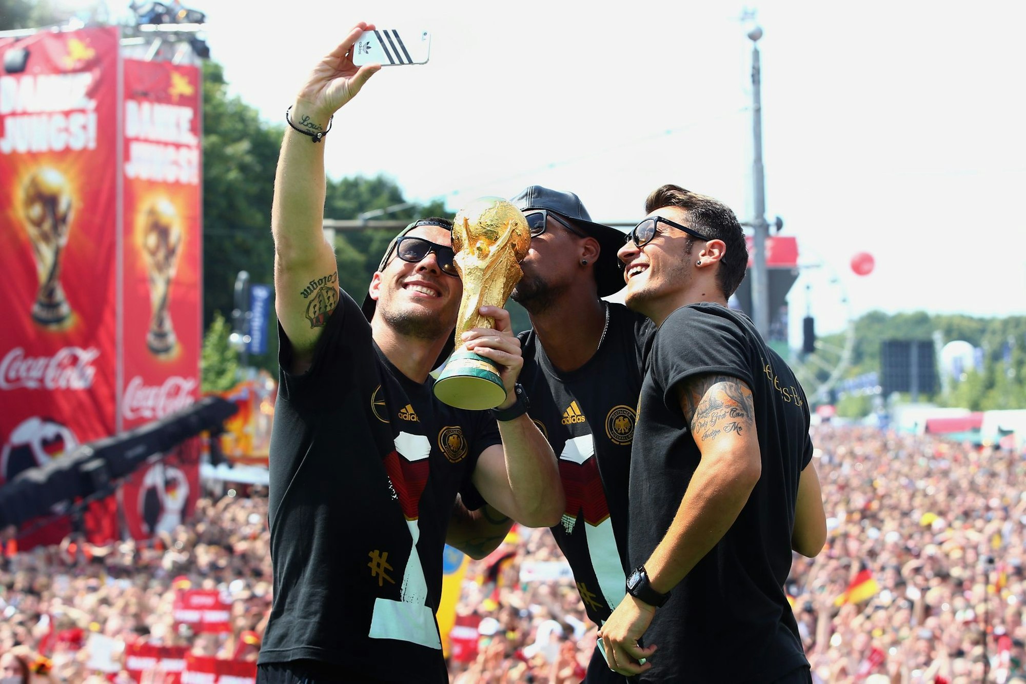 Weltmeister: 2014 feierte Jérôme Boateng (M.) seinen größten Triumph. (Archivbild)