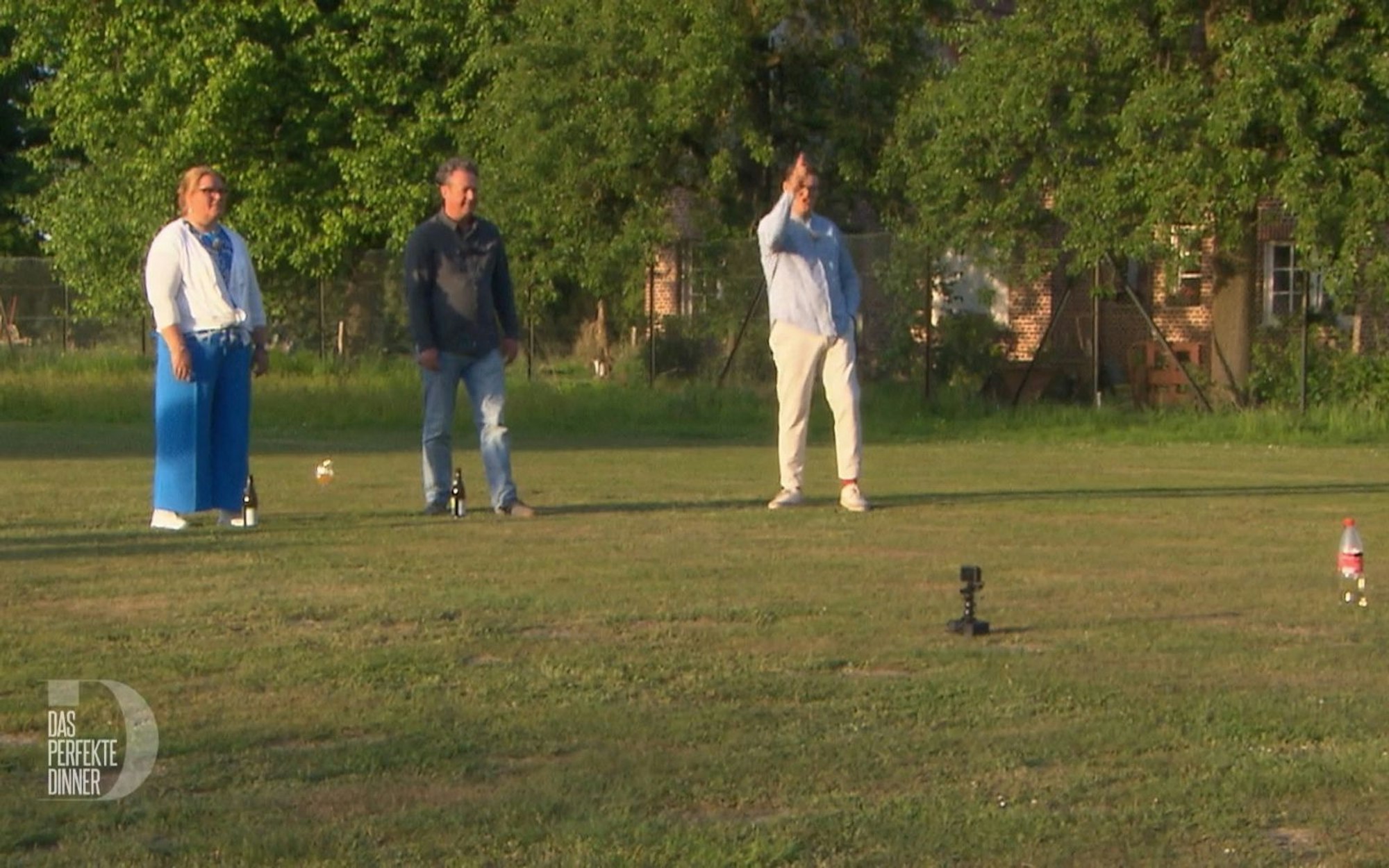 Eine Runde Flunkyball zwischendurch stärkt Körper und Daumen. (Bild: RTL)