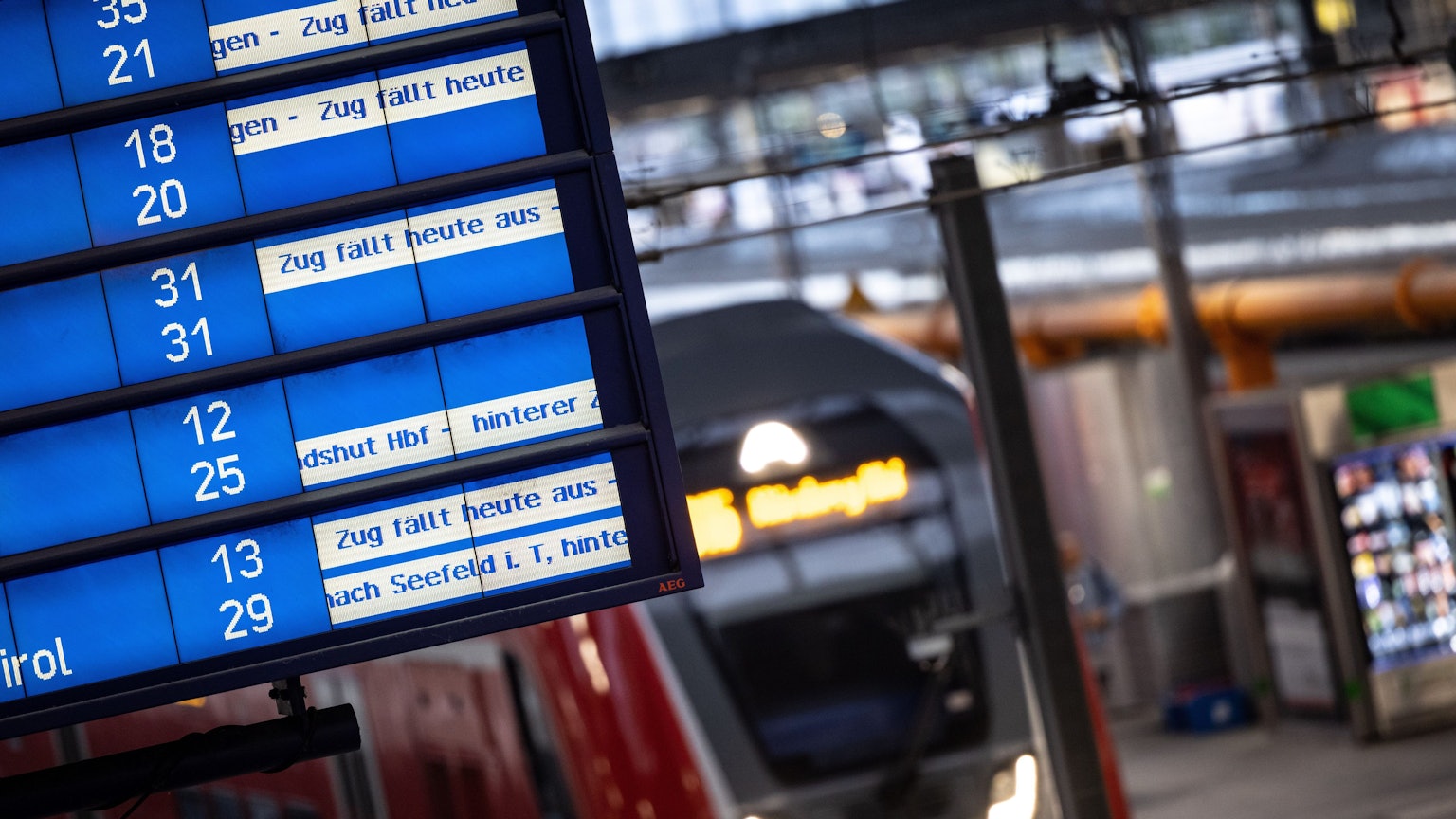 Bei hohen Verspätungen stopp die Deutsche Bahn den Zug. Der Spiegel wirft der DB jetzt vor, damit Statistiken beschönigen zu wollen. (Symbolbild)