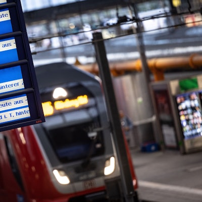 Bei hohen Verspätungen stopp die Deutsche Bahn den Zug. Der Spiegel wirft der DB jetzt vor, damit Statistiken beschönigen zu wollen. (Symbolbild)