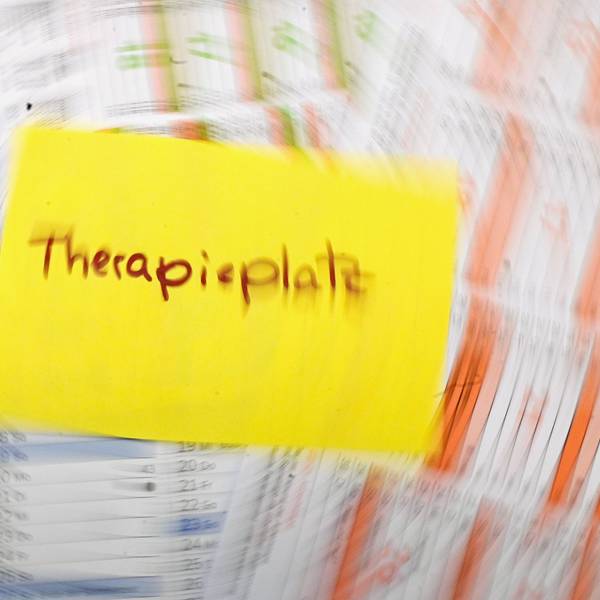 ILLUSTRATION - Nur wenn die Chemie mit dem Psychotherapeuten stimmt, kann eine wirksame Therapie stattfinden. (zu dpa: «Wie wechsle ich den Psychotherapeuten?») Foto: Katharina Kausche/dpa/dpa-tmn - Honorarfrei nur für Bezieher des dpa-Themendienstes +++ dpa-Themendienst +++